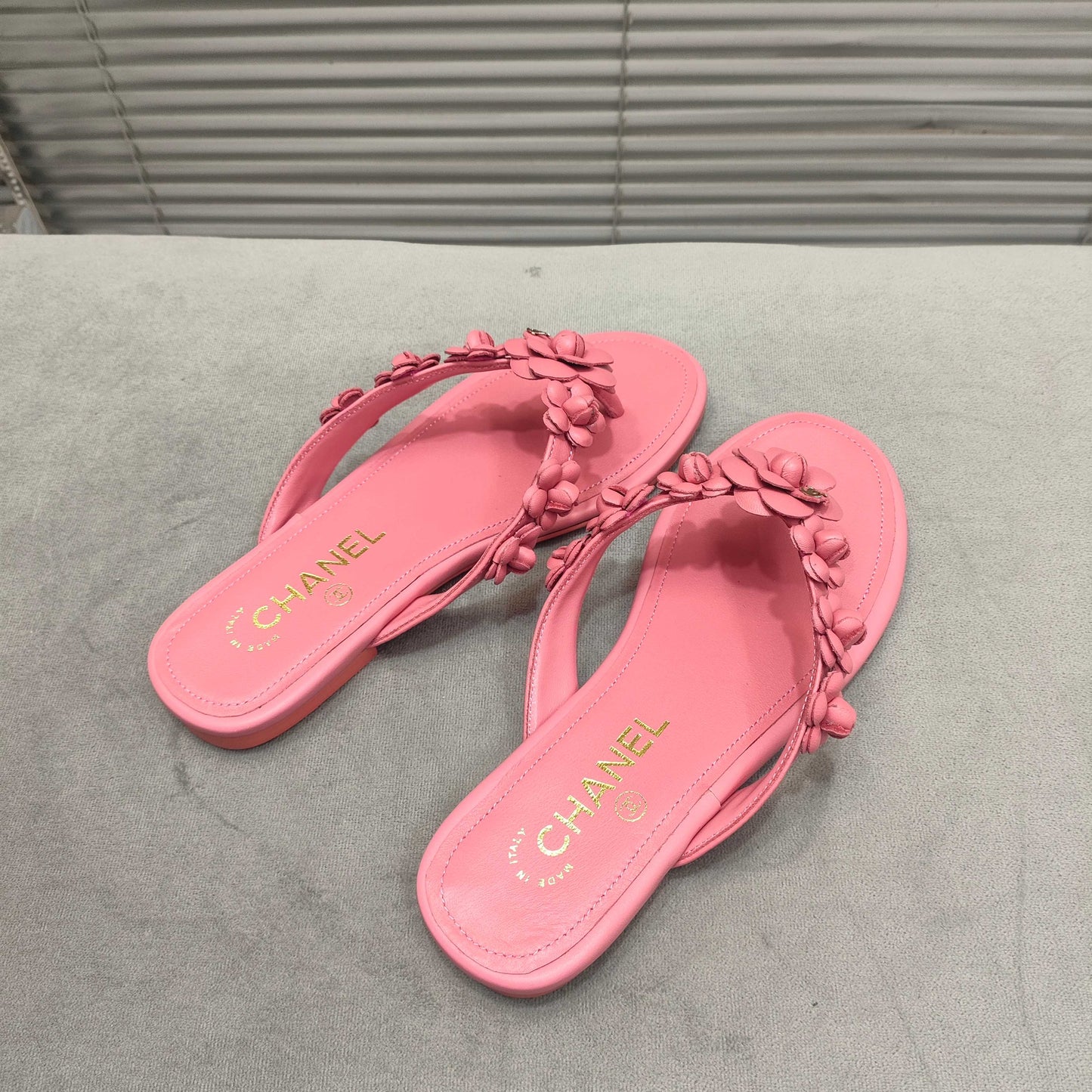 THONG SLIPPERS CAMELLIA IN  PINK CALFSKIN - 35