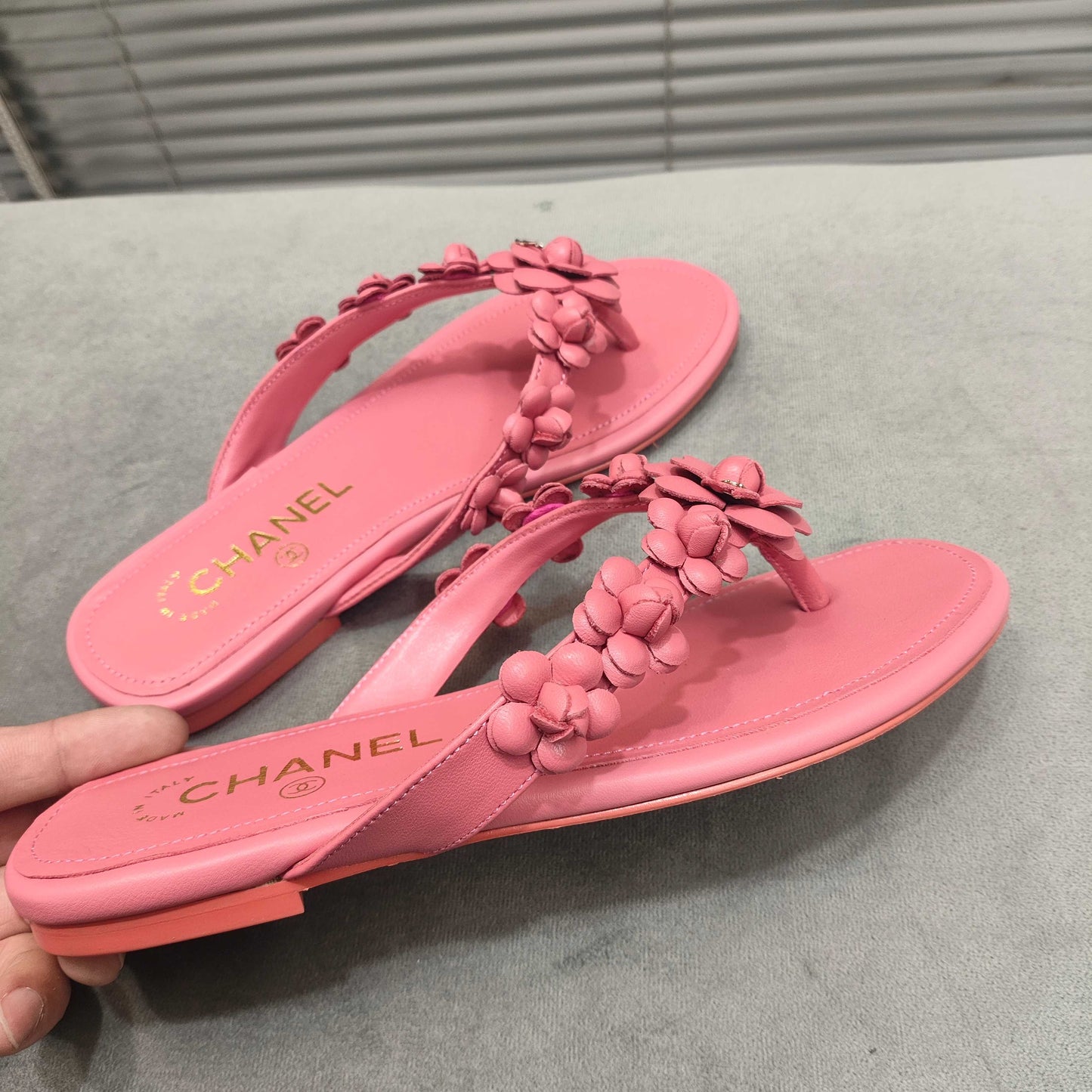 THONG SLIPPERS CAMELLIA IN  PINK CALFSKIN - 35