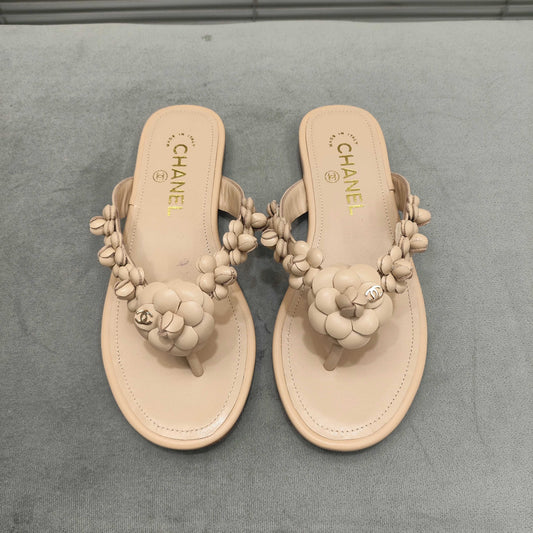 ШЛЬОПАНЦІ THONG CAMELLIA З БЕЖЕВОЇ ТЕЛЯЧОЇ ШКІРИ - 35