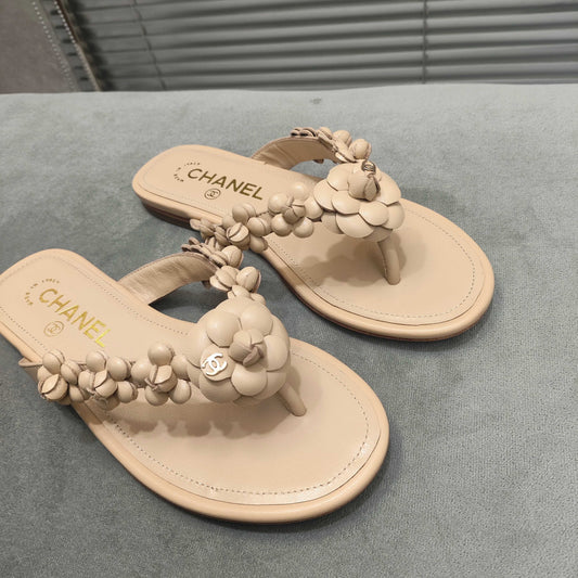 THONG SLIPPERS CAMELLIA IN BEIGE CALFSKIN - 35