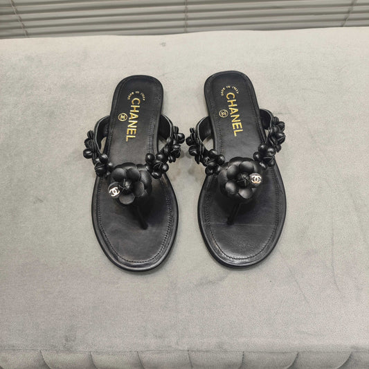 THONG SLIPPERS CAMELLIA IN BLACK SOFT LEATHER - 35