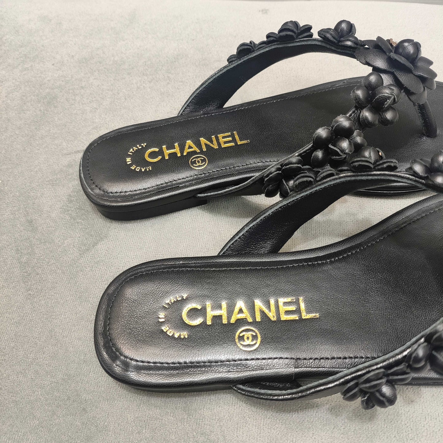 THONG SLIPPERS CAMELLIA IN BLACK SOFT LEATHER - 35
