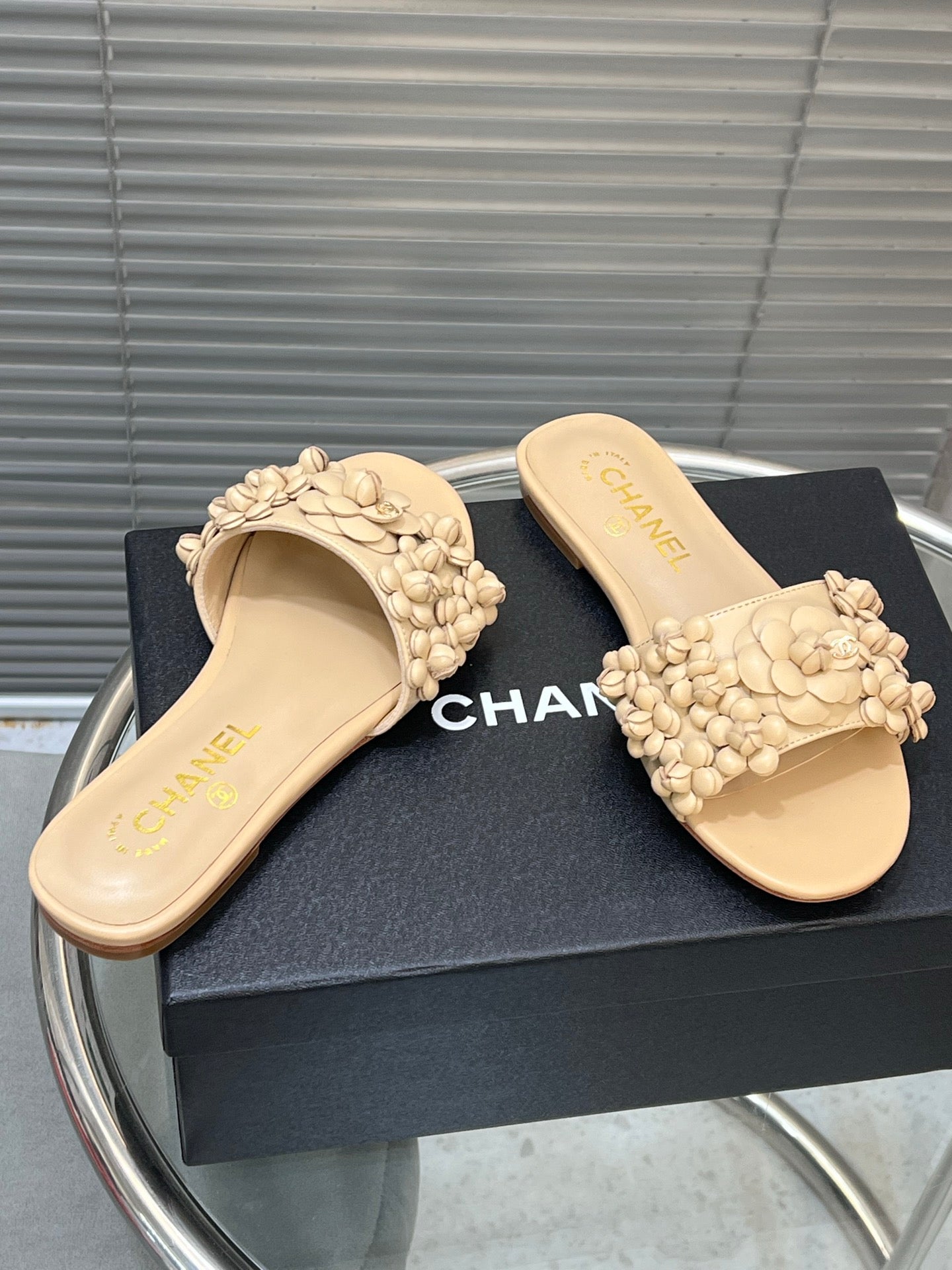 SLIPPERS CAMELLIA IN BEIGE CALFSKIN - 35