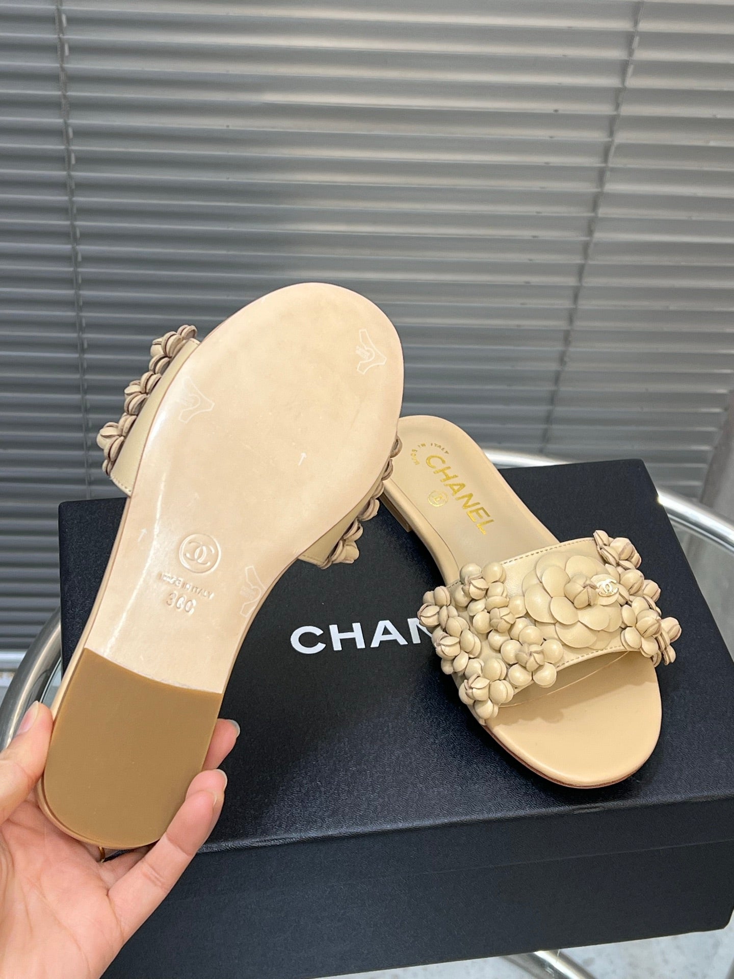 SLIPPERS CAMELLIA IN BEIGE CALFSKIN - 35