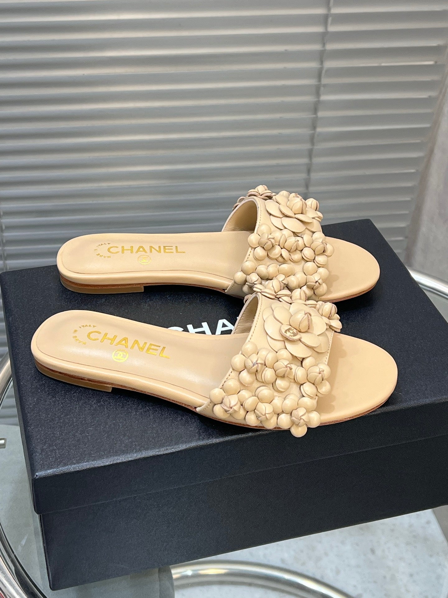 SLIPPERS CAMELLIA IN BEIGE CALFSKIN - 35