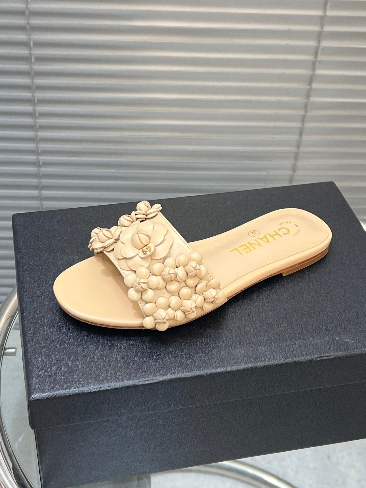 SLIPPERS CAMELLIA IN BEIGE CALFSKIN - 35