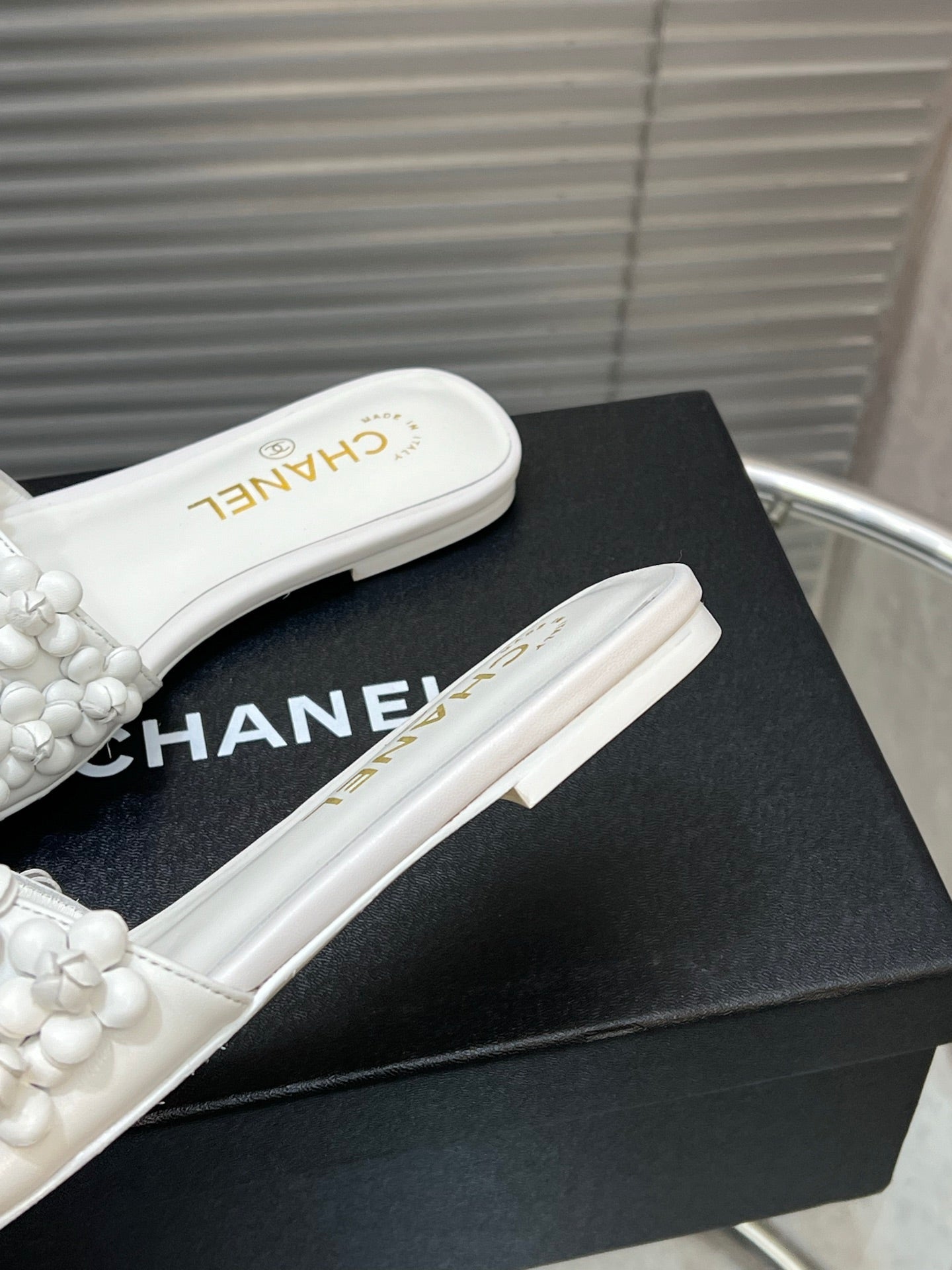 SLIPPERS CAMELLIA IN WHITE CALFSKIN - 35