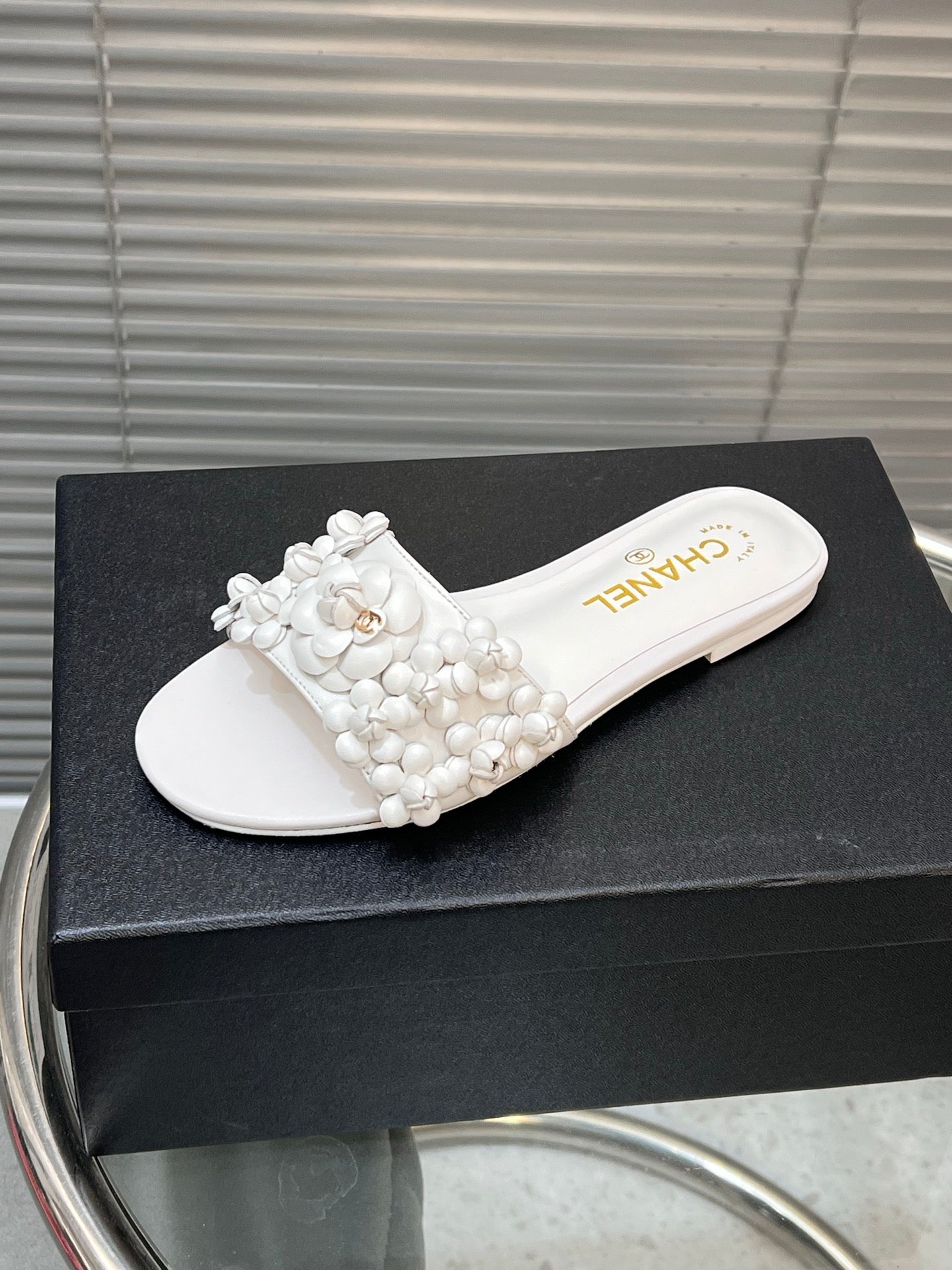 SLIPPERS CAMELLIA IN WHITE CALFSKIN - 35