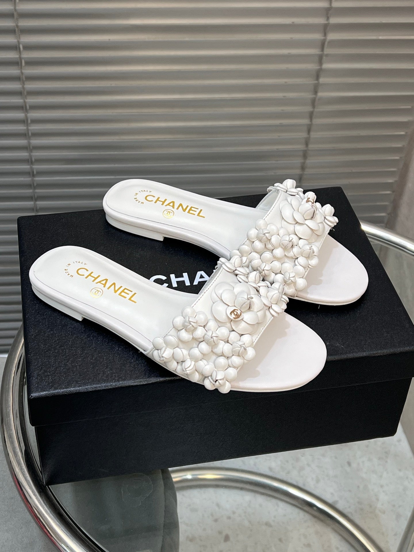 SLIPPERS CAMELLIA IN WHITE CALFSKIN - 35