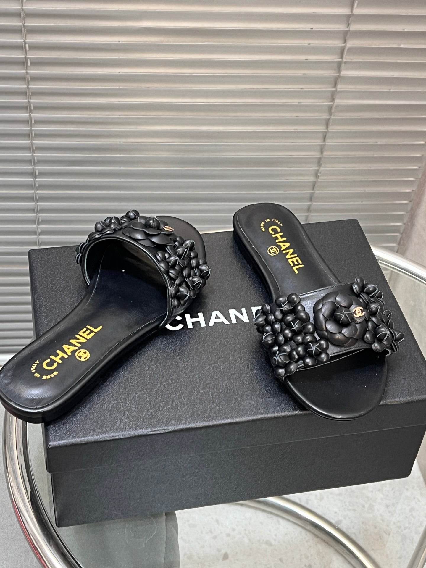 SLIPPERS CAMELLIA IN BLACK CALFSKIN - 35