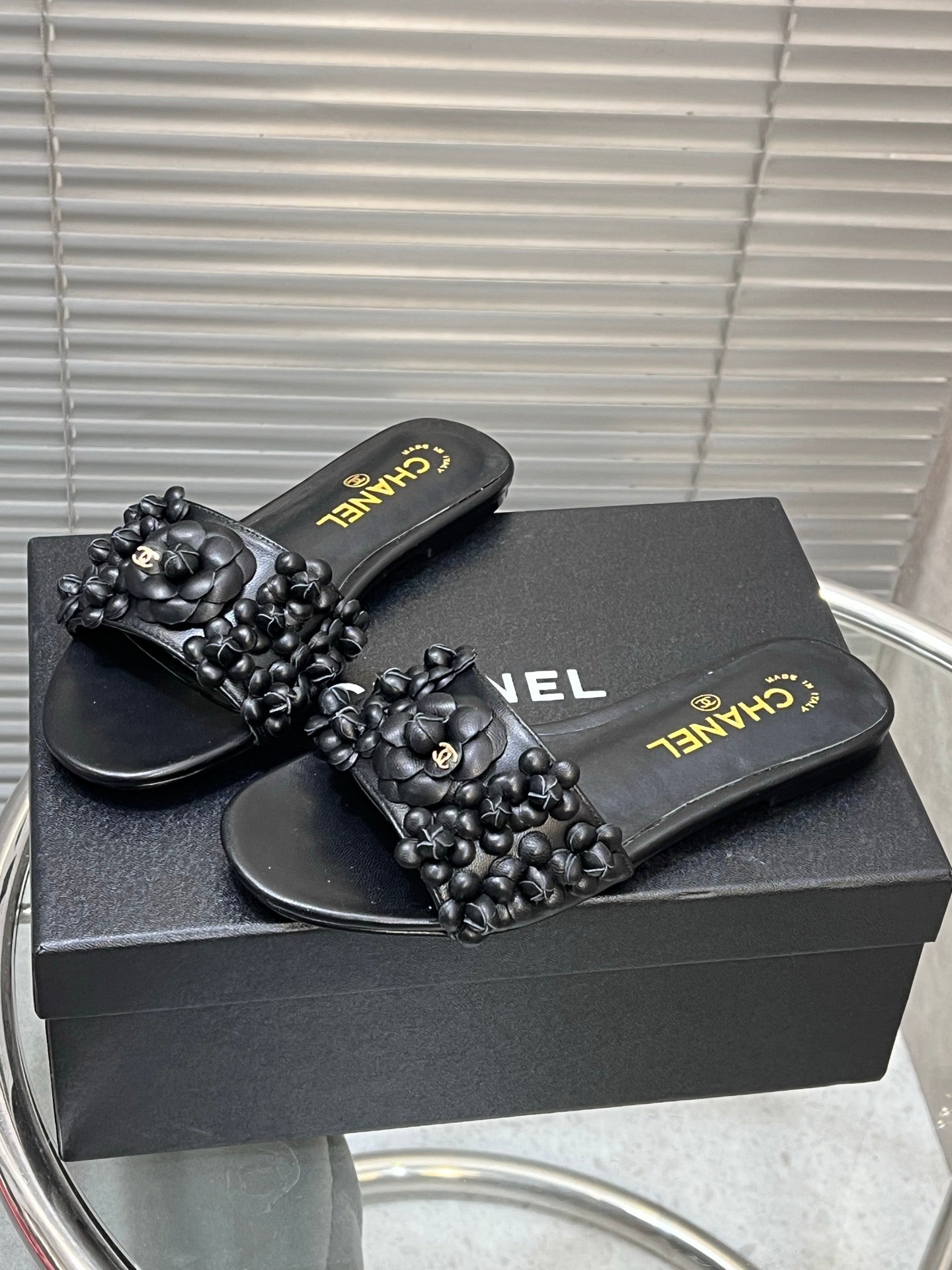 SLIPPERS CAMELLIA IN BLACK CALFSKIN - 35