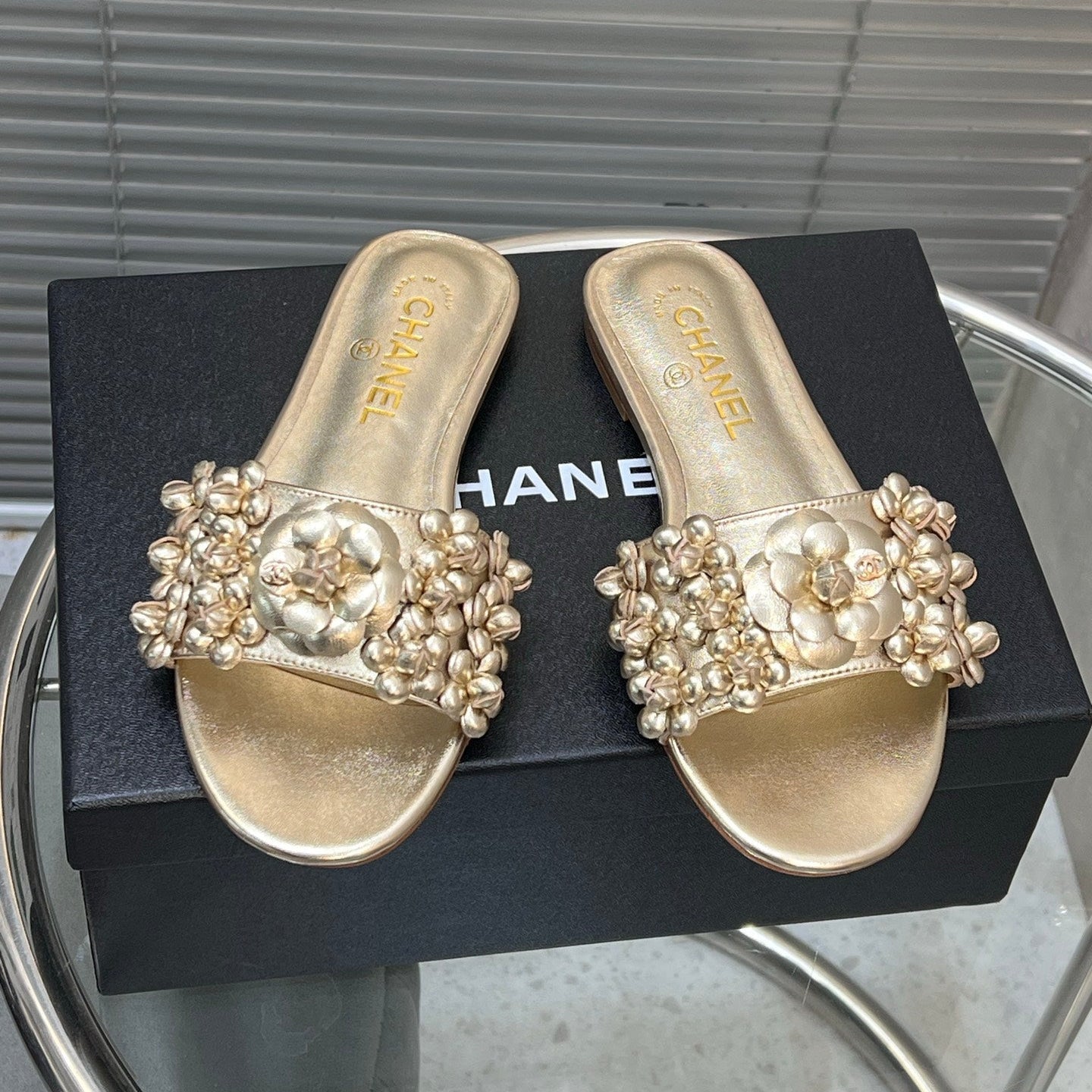 SLIPPERS CAMELLIA IN GOLD PANTENT CALFSKIN - 35
