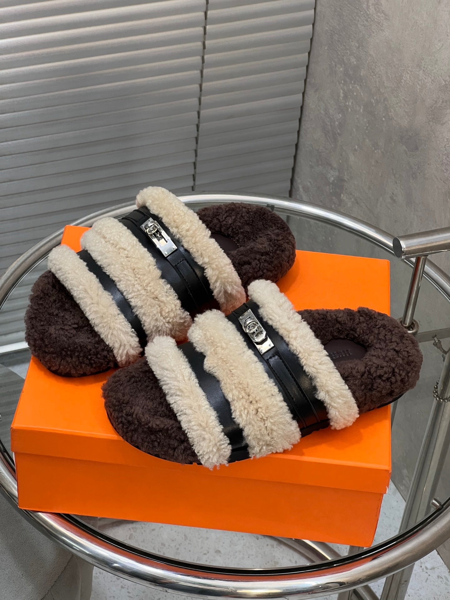 HM 25S SANDAL IN BEIGE WOOL AND BLACK LAMBSKIN WITH SILVER HARDWARE - 35