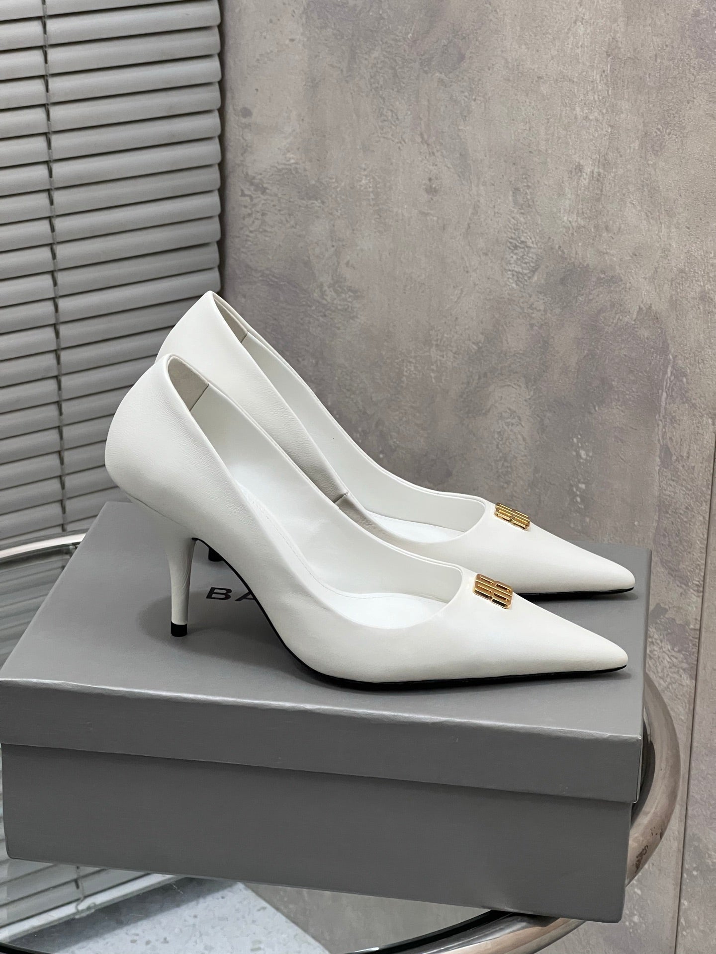 BALENCIAGA 25S HIGH-HEEL SHOES 85 MM IN WHITE COW LEATHER WITH GOLD HARDWARE - 35