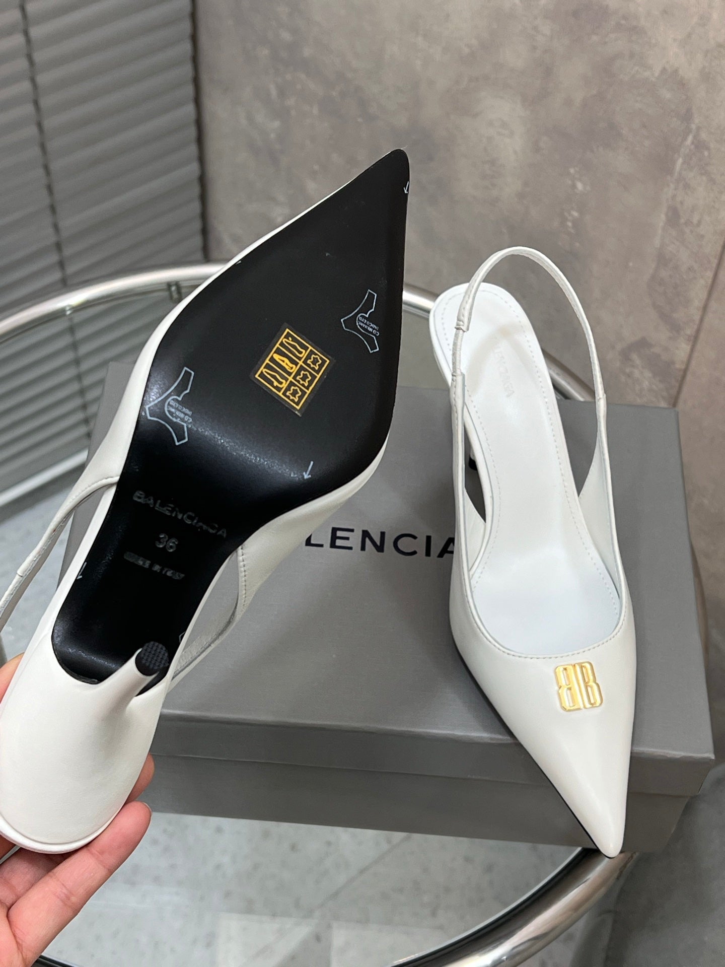 BALENCIAGA 25S HIGH-HEEL SLINGBACK 85 MM IN WHITE COW LEATHER WITH GOLD HARDWARE - 35