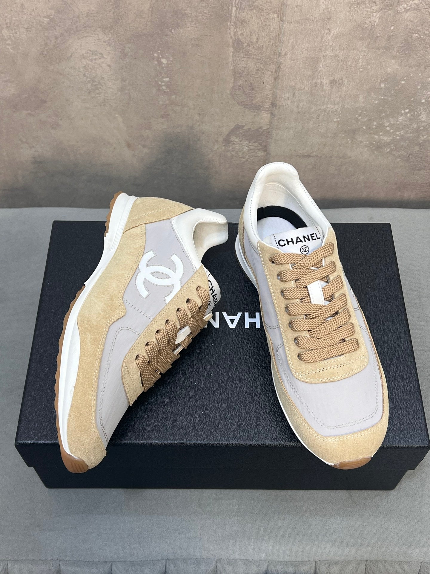 CHANEL 26S RUNNING SNEAKERS IN BEIGE AND GREY MATERIAL CC LOGO