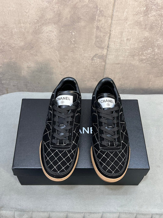CHANEL 26S SNEAKERS IN BLACK SUEDE QUILTED CC LOGO