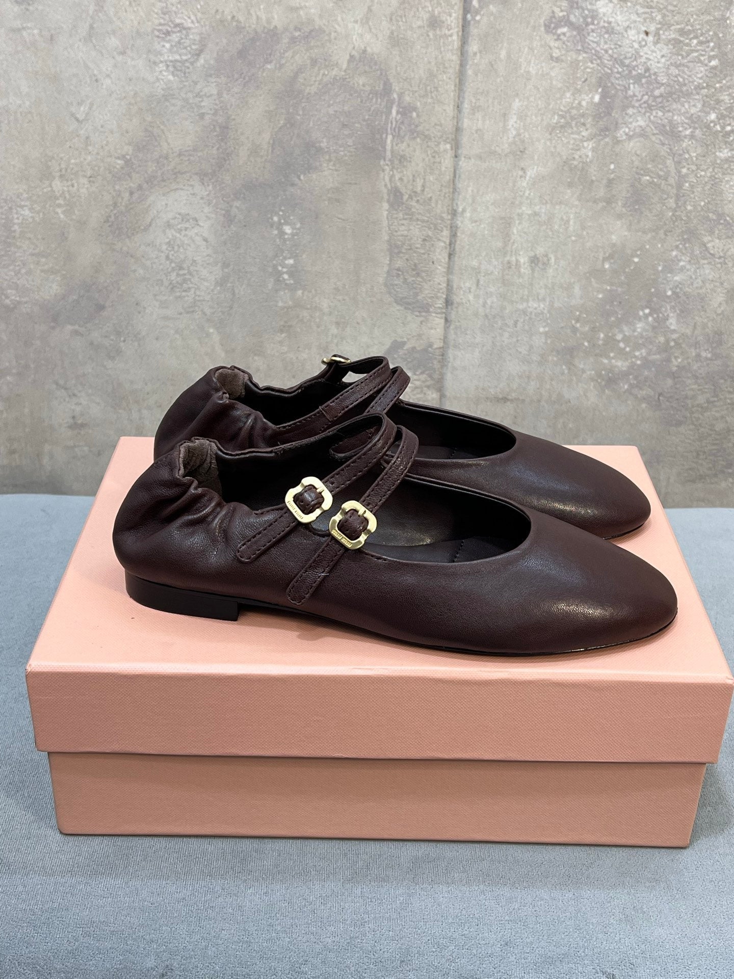 MIUMIU 26S БАЛЕТКИ МЕРІ ДЖЕЙН З ПОДВІЙНИМ РЕМІНЦЕМ З ТЕМНО-КОРИЧНЕВОЇ ОВЕЧОЇ ШКІРИ