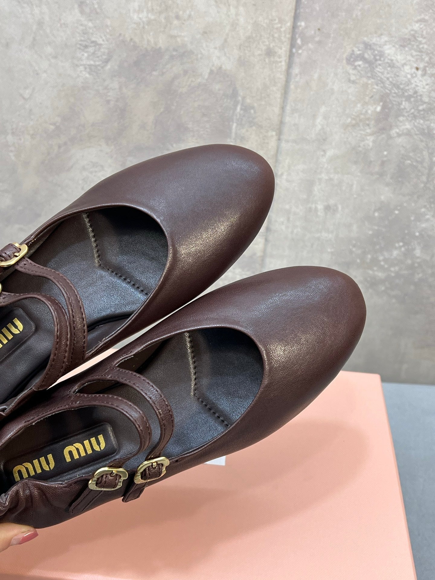 MIUMIU 26S БАЛЕТКИ МЕРІ ДЖЕЙН З ПОДВІЙНИМ РЕМІНЦЕМ З ТЕМНО-КОРИЧНЕВОЇ ОВЕЧОЇ ШКІРИ