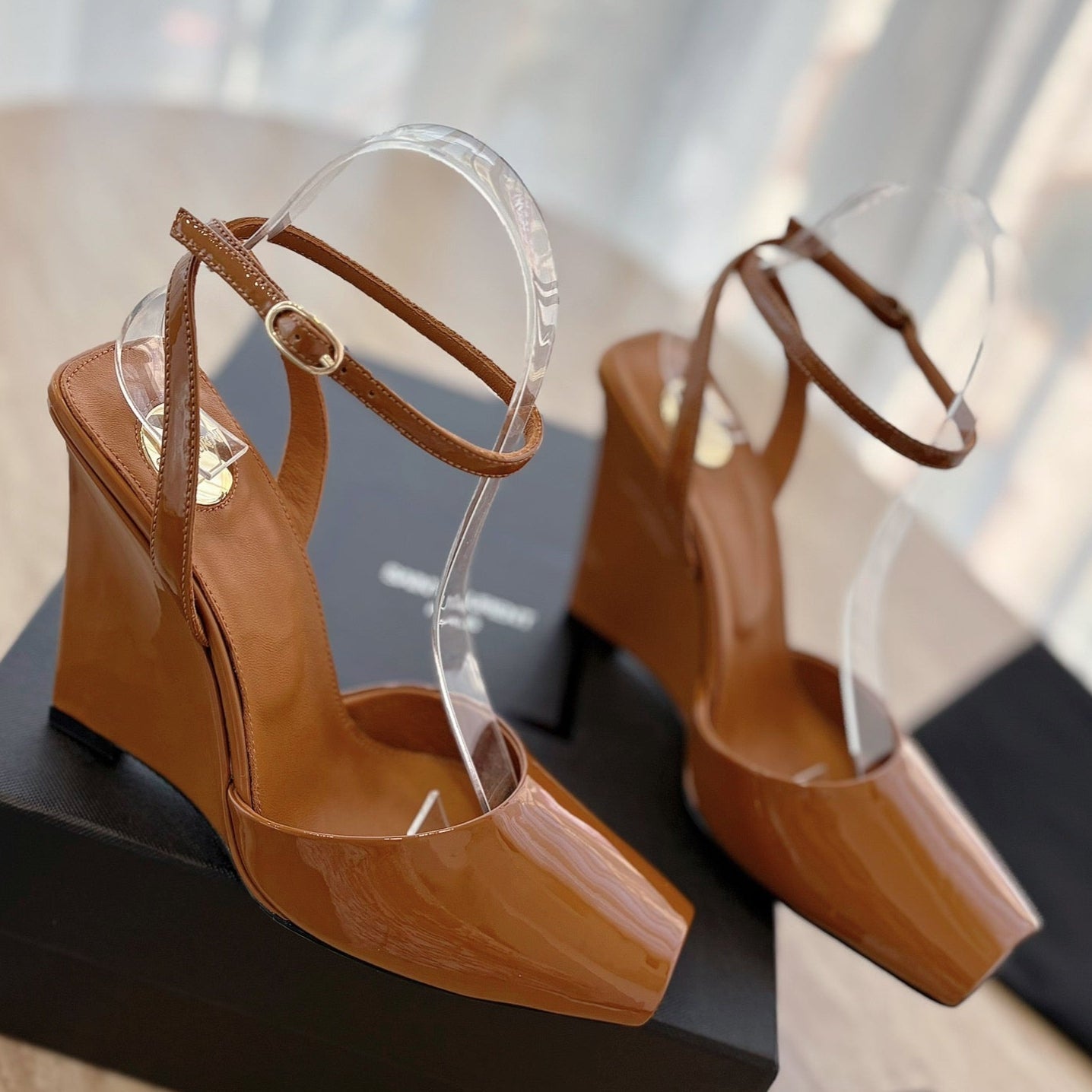 LA SCANDALE HIGH 10 CM WEDGE SANDALS IN BRONZE BROWN PATENT LEATHER - 35