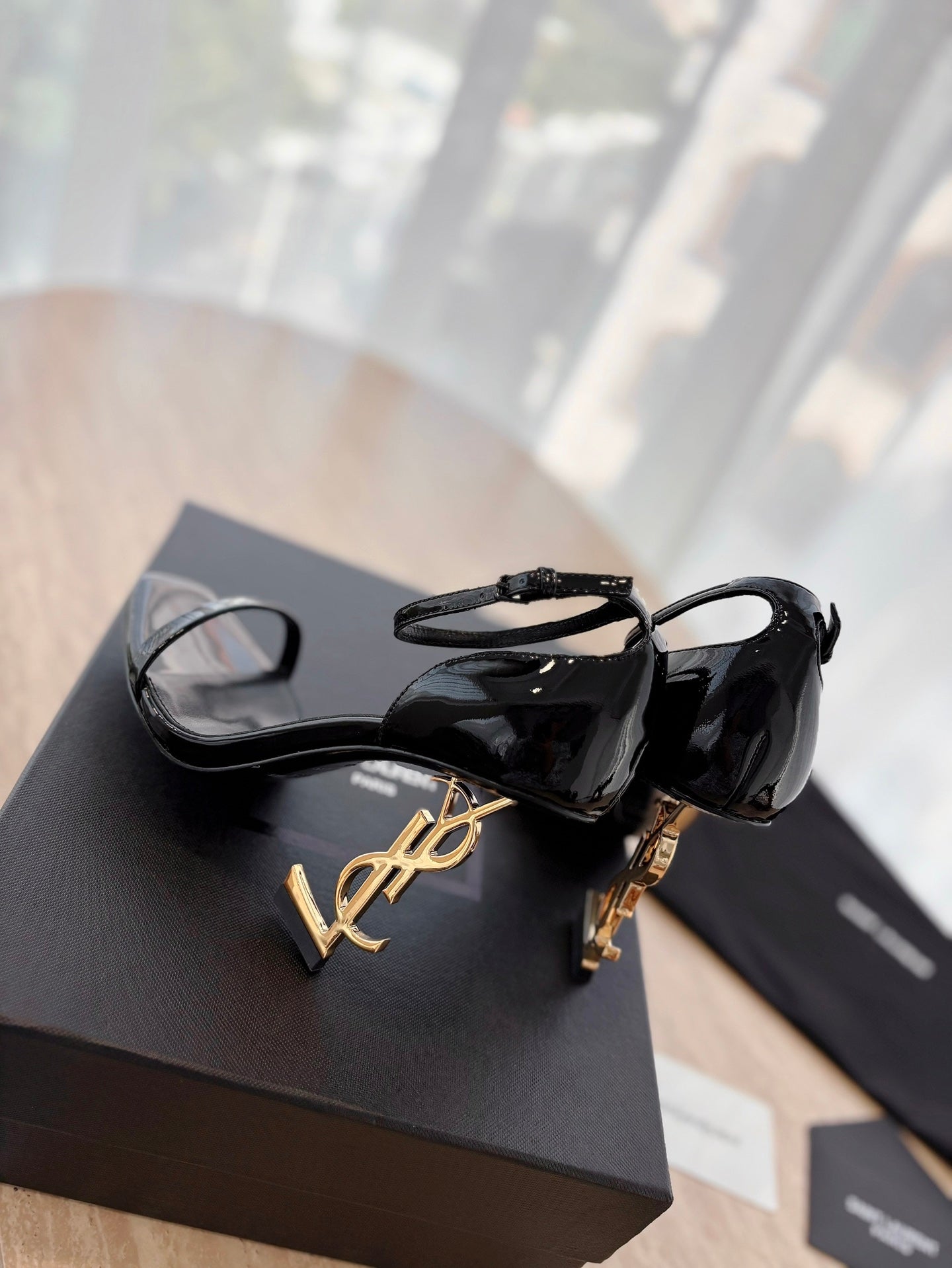 CLASSIC HIGH HEELS 10 CM IN BLACK PATENT CALFSKIN - 35