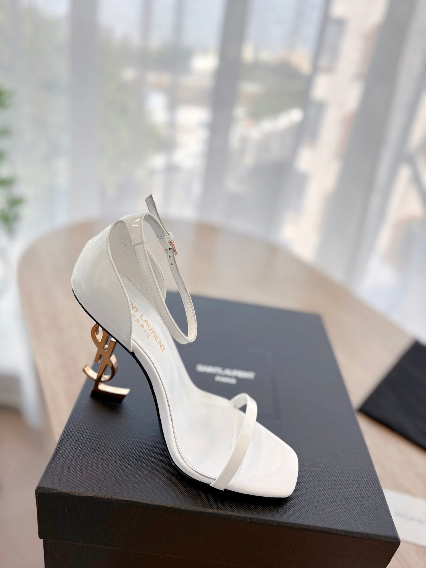 CLASSIC HIGH HEELS 10 CM IN WHITE PATENT CALFSKIN - 35