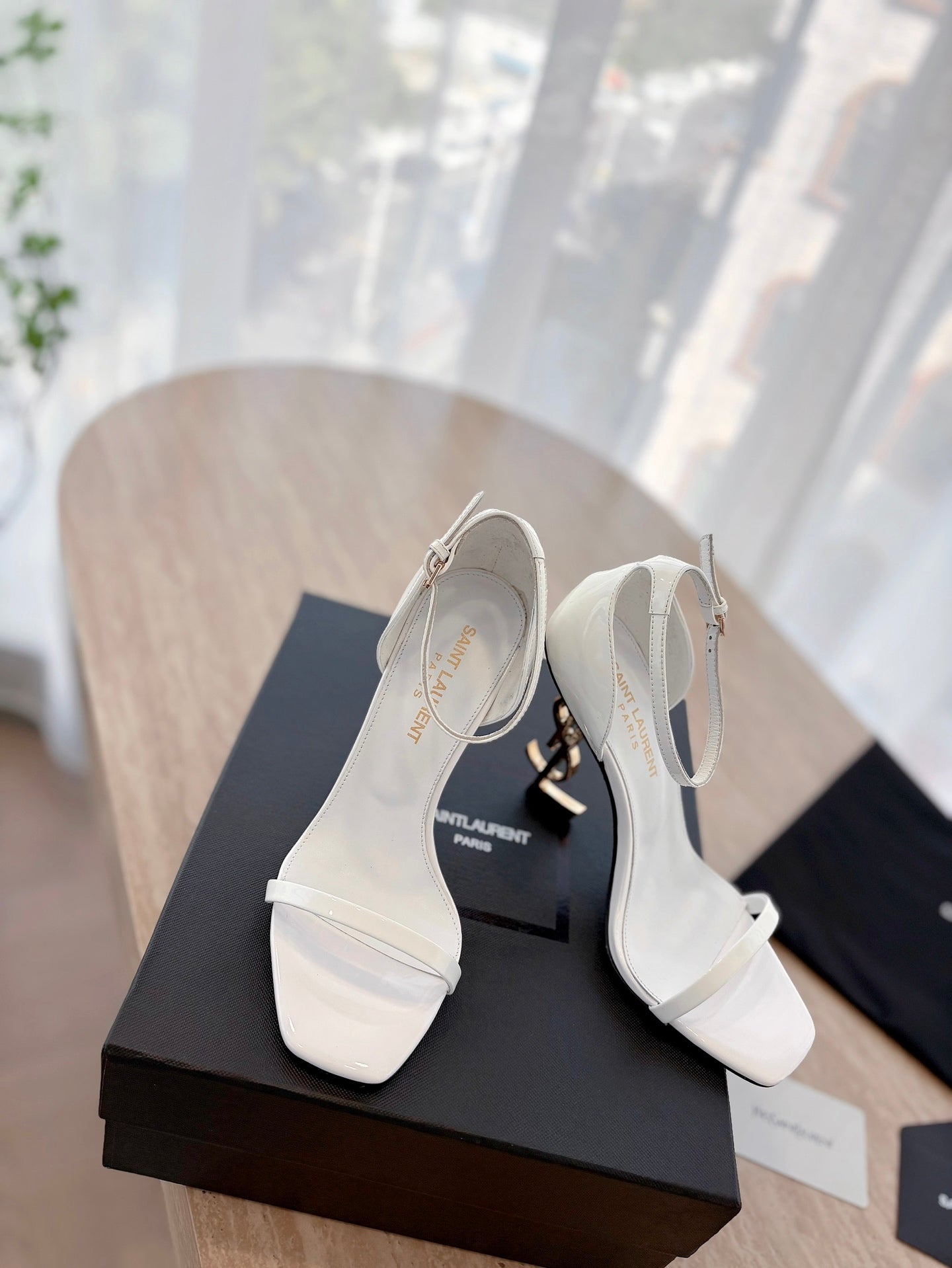 CLASSIC HIGH HEELS 10 CM IN WHITE PATENT CALFSKIN - 35