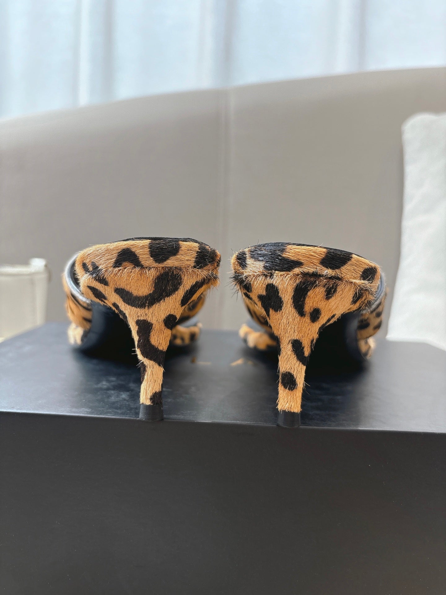 ALAIA HEELED THONG 25S 55 MM IN LEOPARD PONY HAIR LEATHER - 35