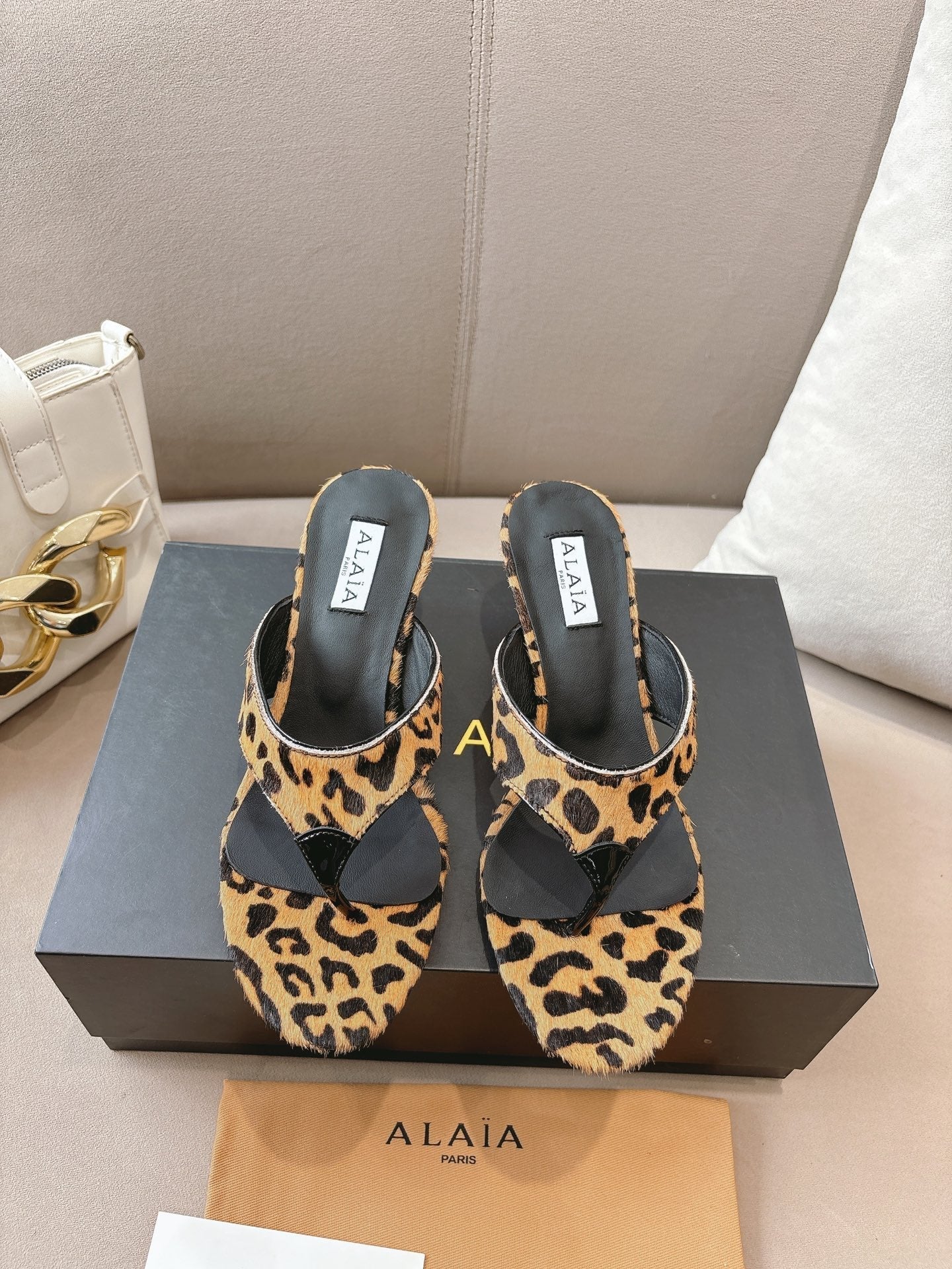 ALAIA HEELED THONG 25S 55 MM IN LEOPARD PONY HAIR LEATHER - 35
