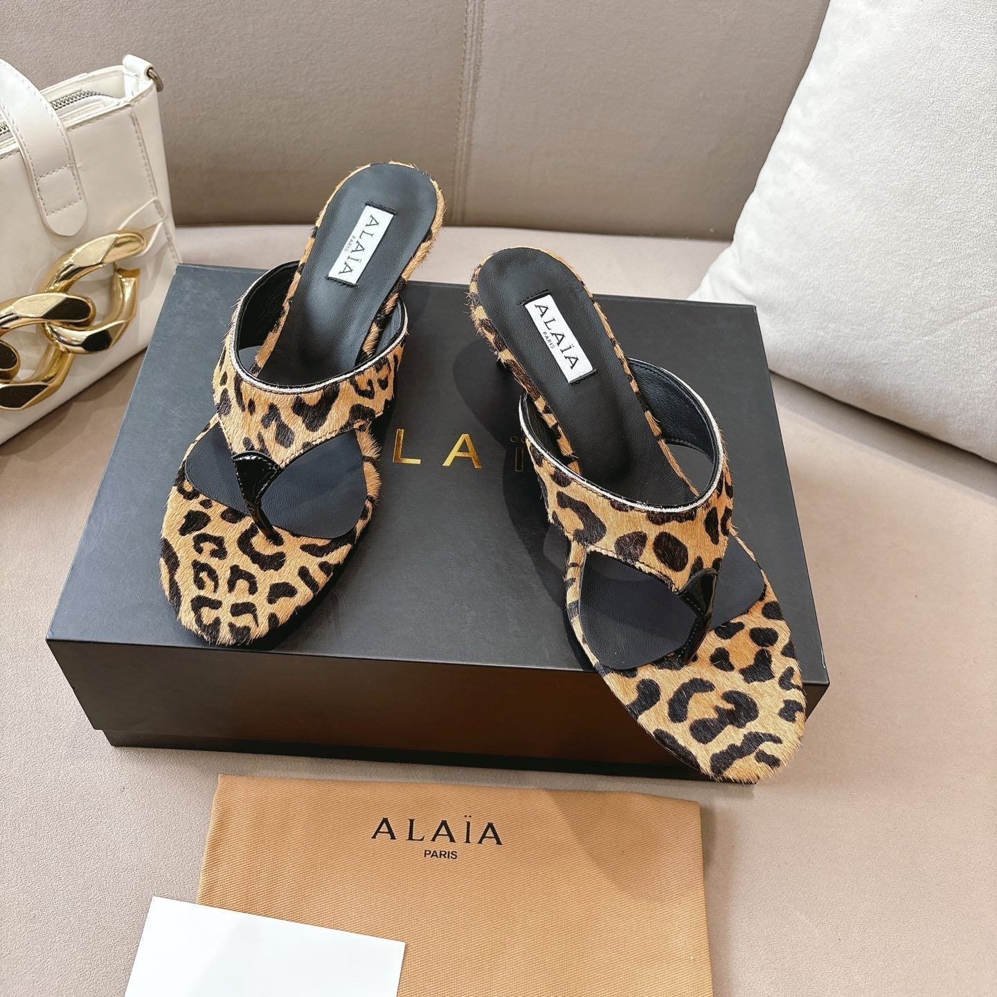 ALAIA HEELED THONG 25S 55 MM IN LEOPARD PONY HAIR LEATHER - 35