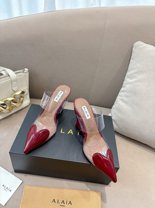МУЛІ ALAÏA 26S НА ТАНКЕТЦІ 95 ММ З ТЕМНО-ЧЕРВОНОЇ БЛИСКУЧОЇ ТЕЛЯЧОЇ ШКІРИ
