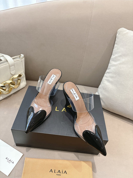 ALAÏA 26S МЮЛІ НА ВИСОКИХ ТАНКЕТКАХ 95 ММ З ЧОРНОЇ ГЛЯНЦЕВОЇ ТЕЛЯЧОЇ ШКІРИ