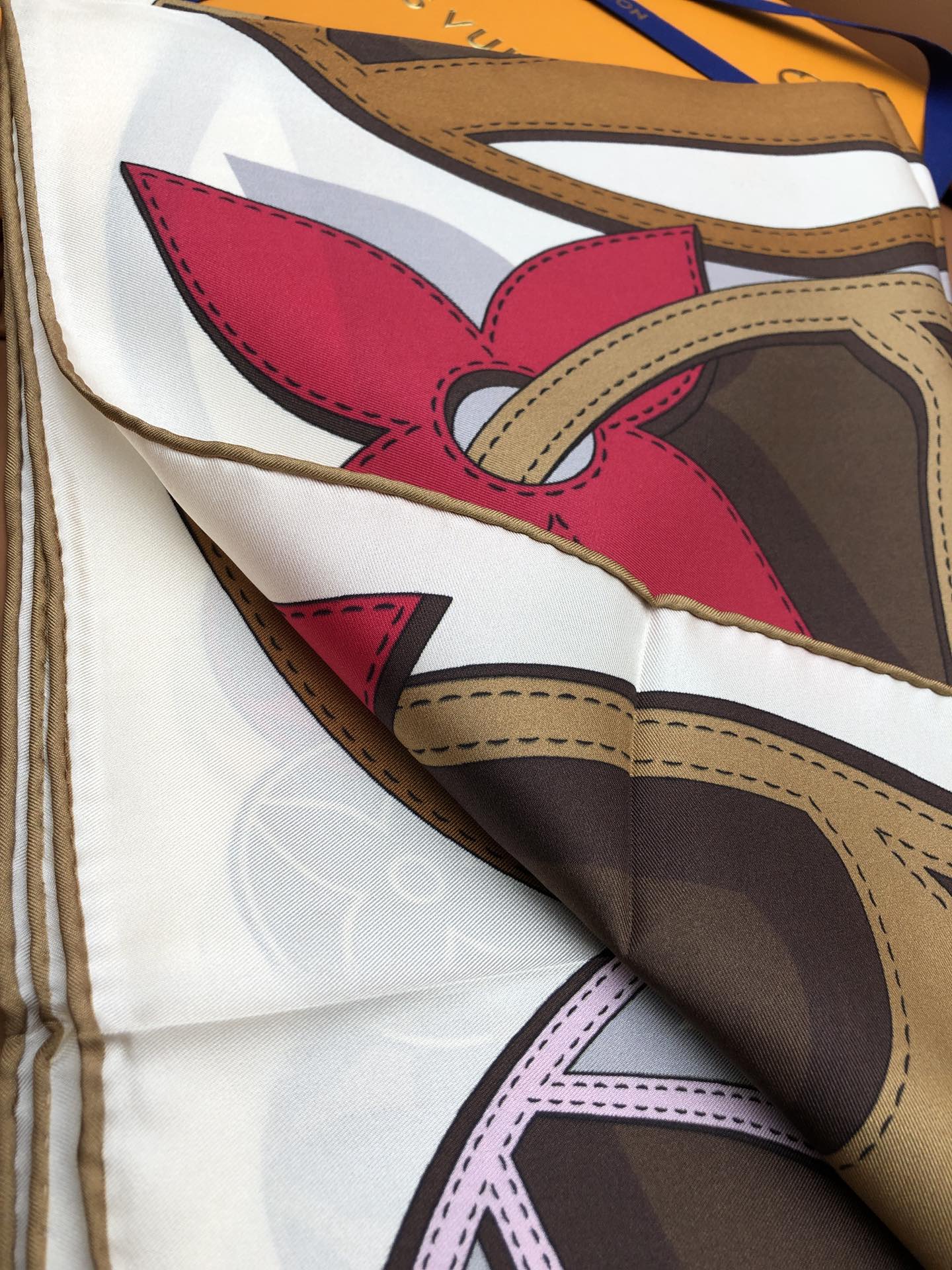 LV SCARF 90 CM IN SILK 704580