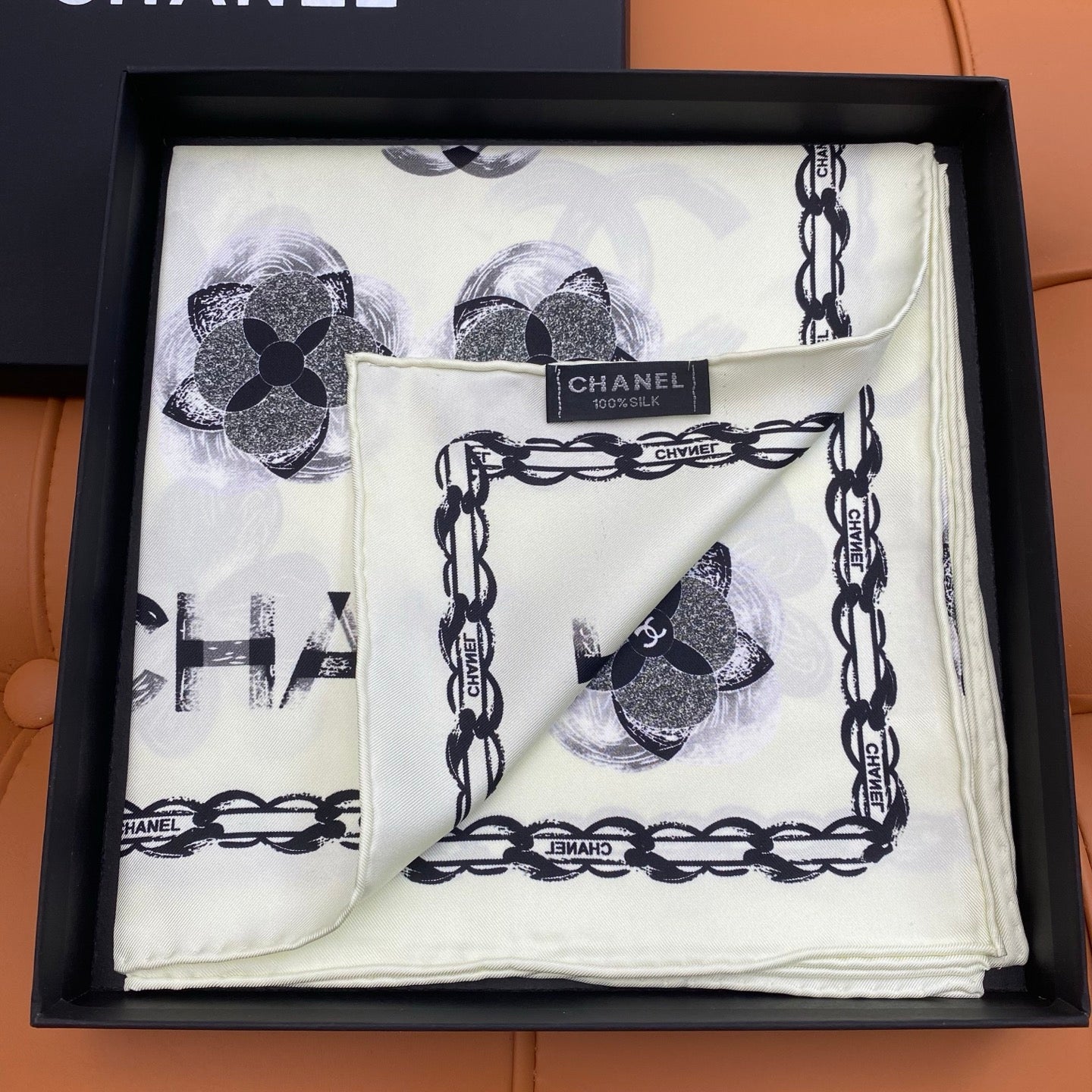 CHANEL 25S SCARF 90 IN SILK 703654