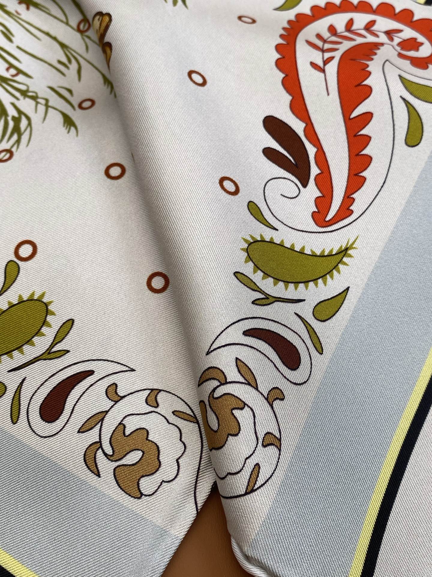 HERMES 25S SCARF 90 IN SILK 703672