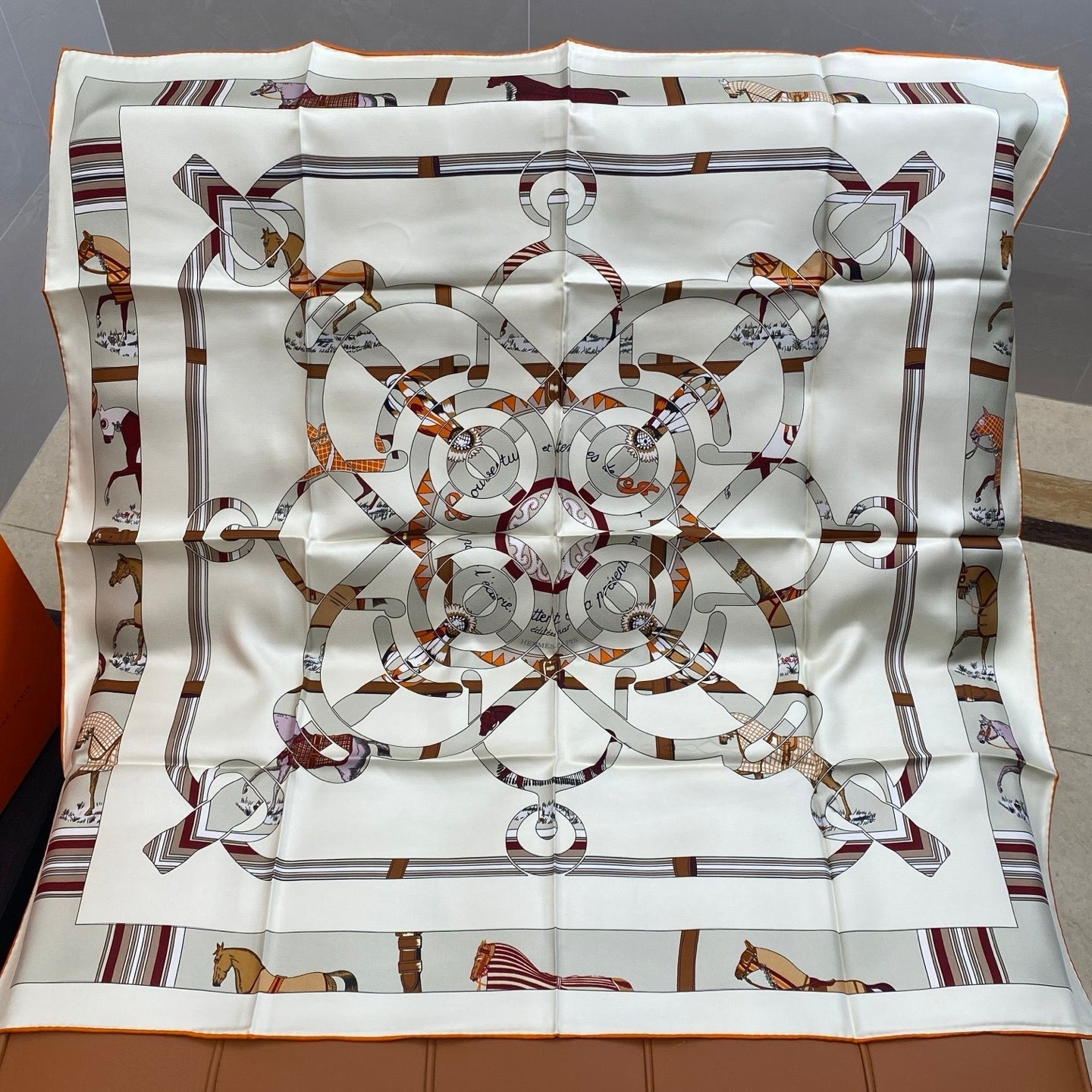 HERMES 25S SCARF 90 IN SILK 703708