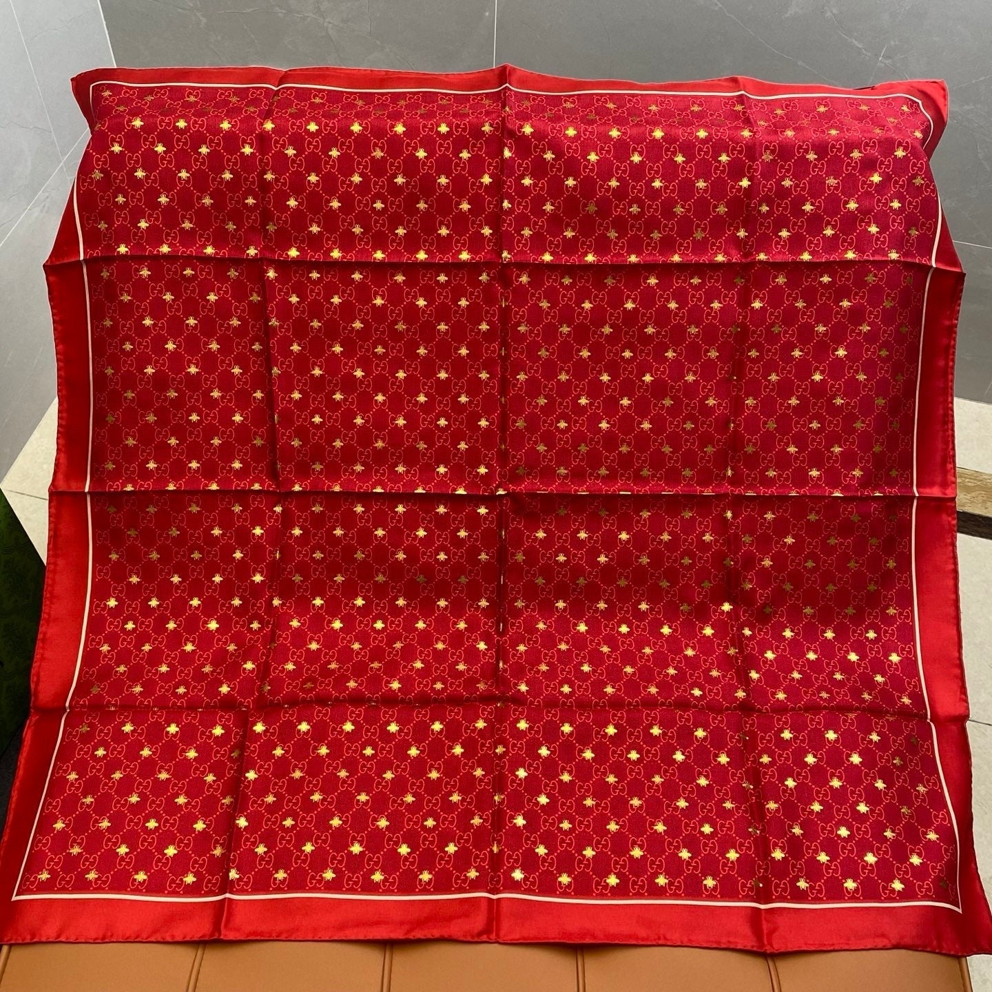 GUCCI 25S SCARF 90 IN SILK 709693