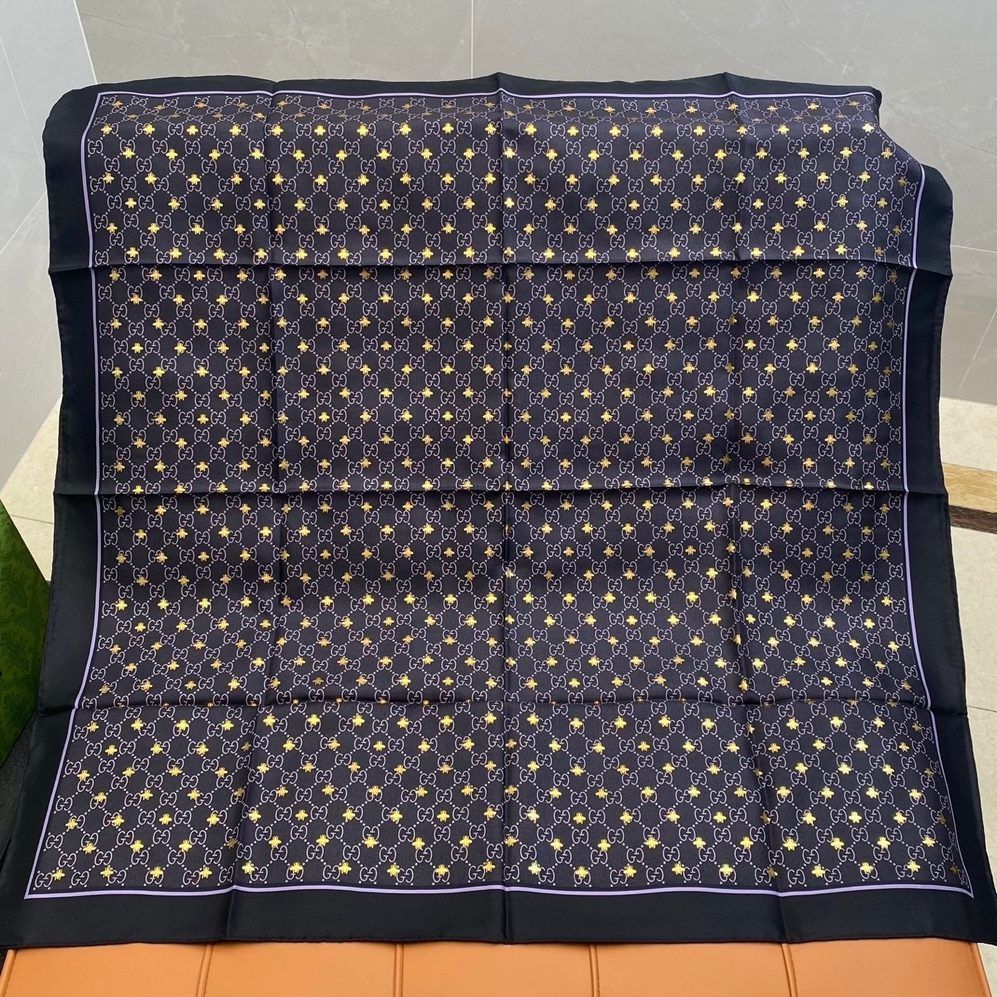 GUCCI 25S SCARF 90 IN SILK 709695