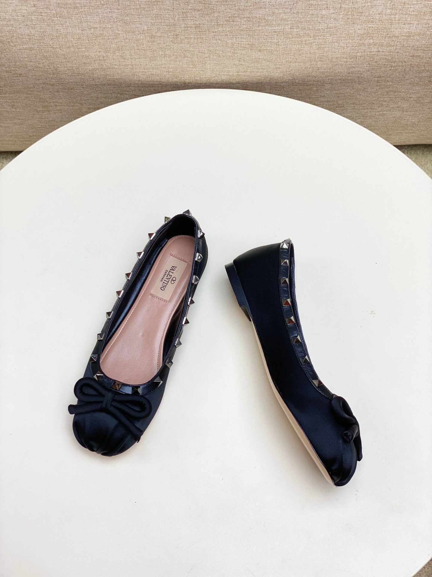 ROCKSTUD PATENT LEATHER BALLERINA IN BLACK SILK - 34