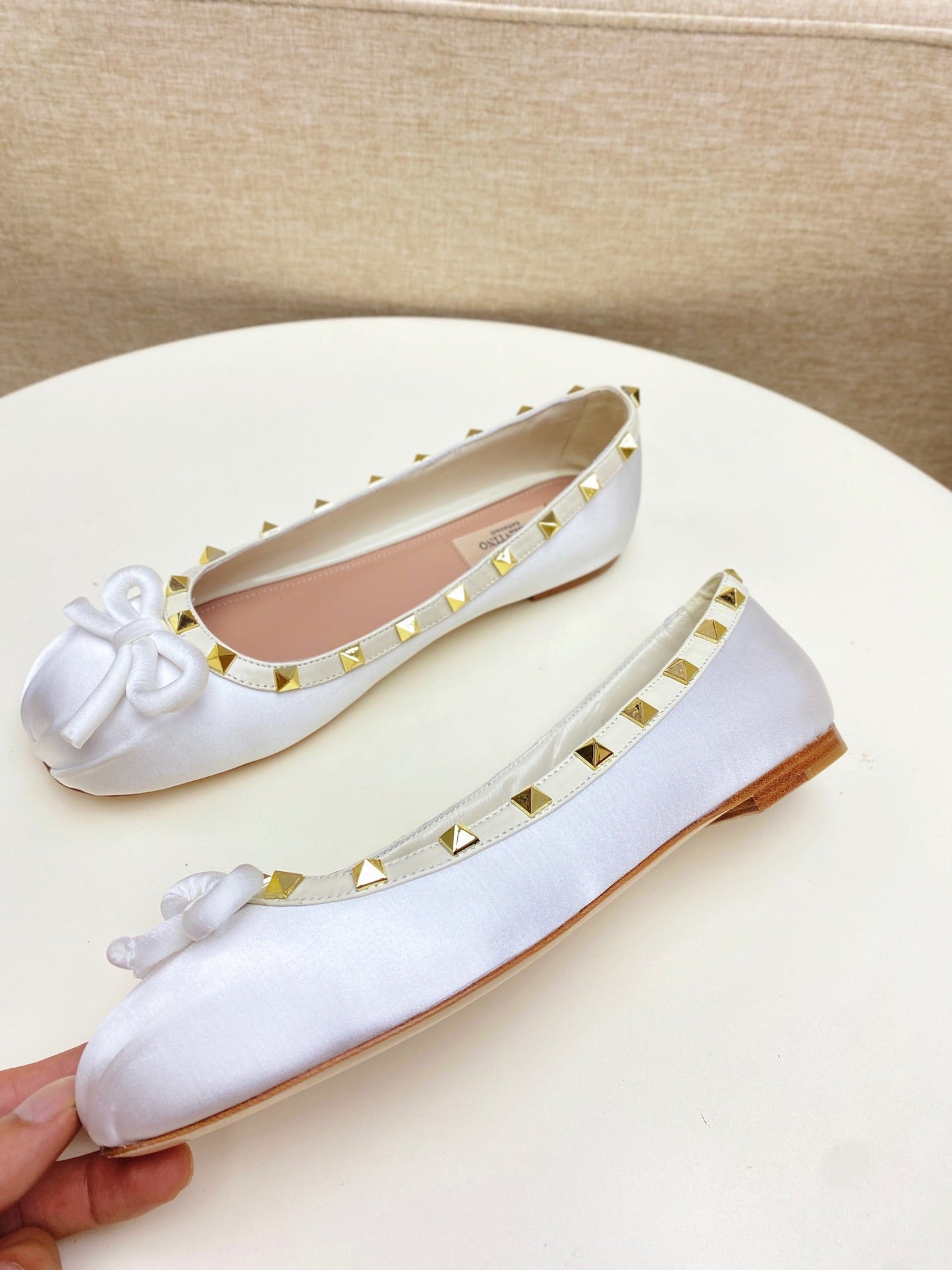 ROCKSTUD PATENT LEATHER BALLERINA IN WHITE SILK - 34