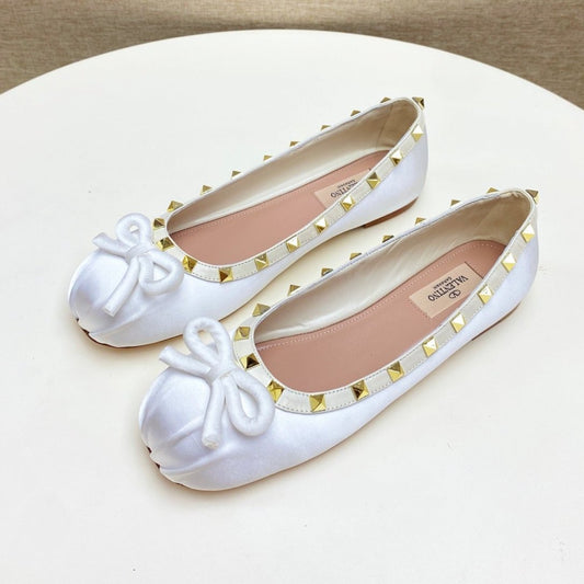 ROCKSTUD PATENT LEATHER BALLERINA IN WHITE SILK - 34
