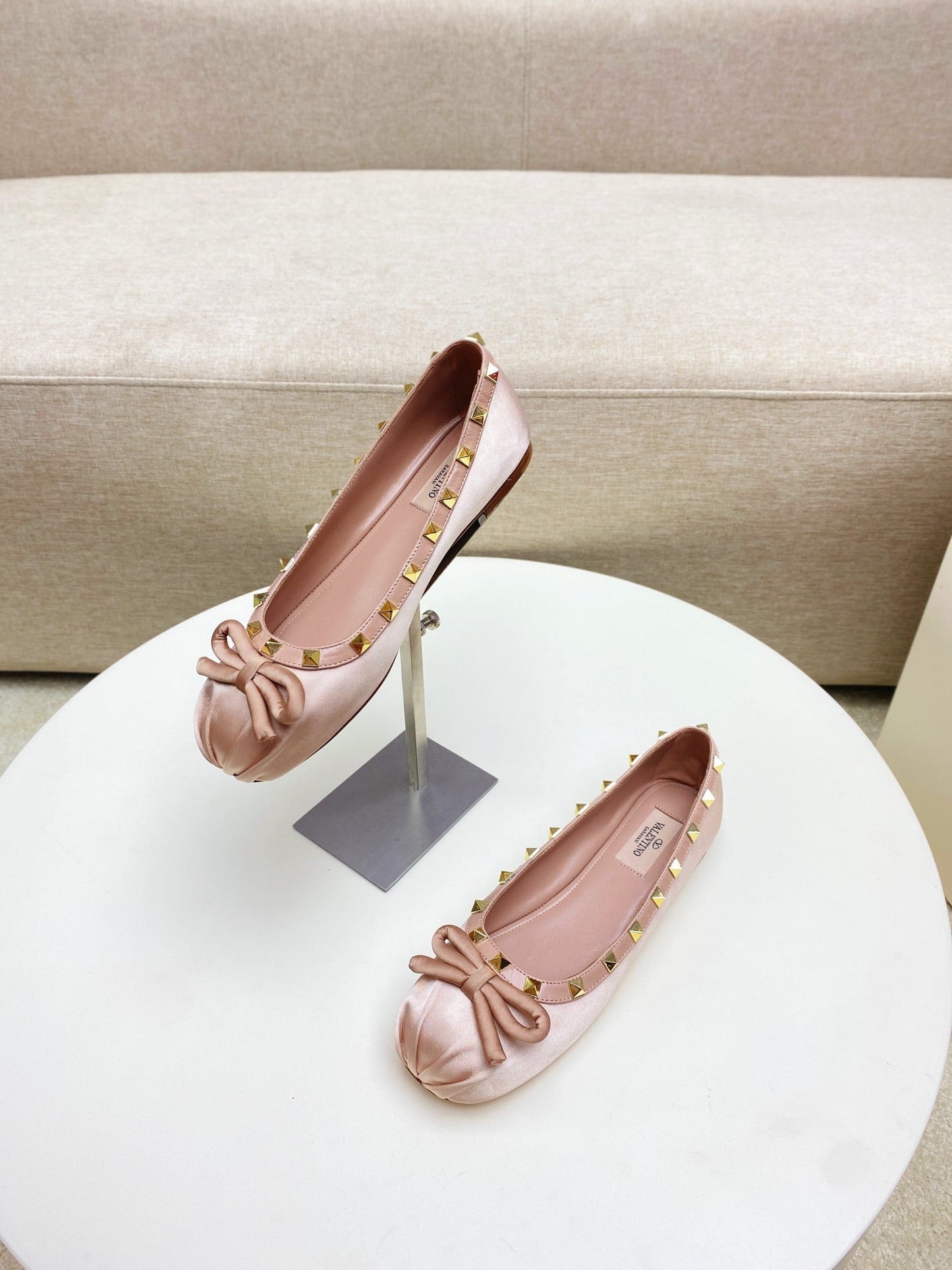 ROCKSTUD PATENT LEATHER BALLERINA IN LIGHT PINK SILK - 34