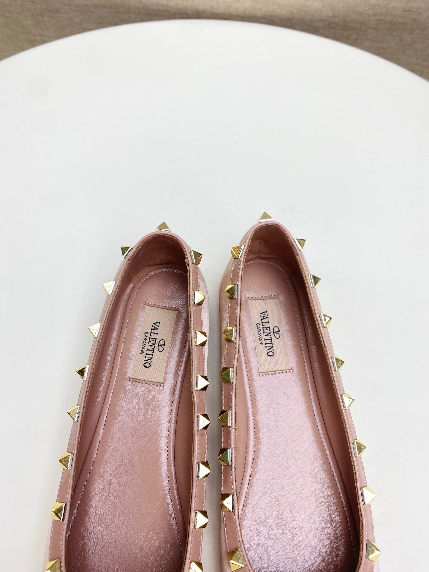 ROCKSTUD PATENT LEATHER BALLERINA IN LIGHT PINK SILK - 34
