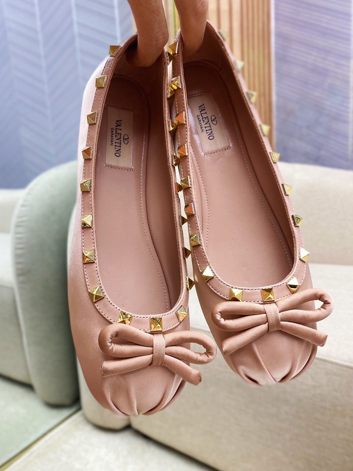 ROCKSTUD PATENT LEATHER BALLERINA IN LIGHT PINK SILK - 34