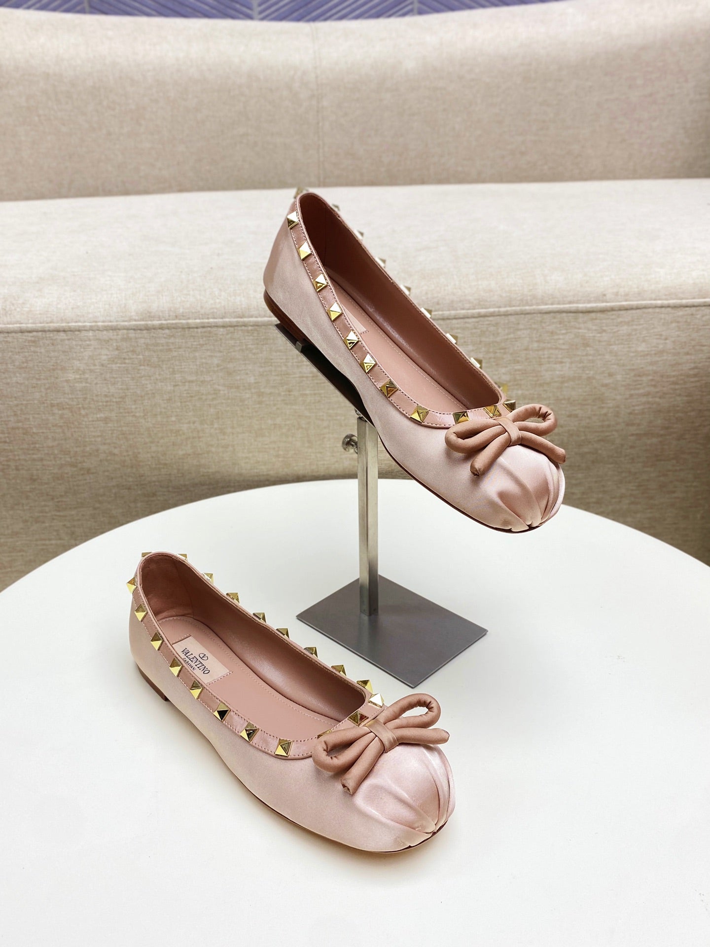 ROCKSTUD PATENT LEATHER BALLERINA IN LIGHT PINK SILK - 34