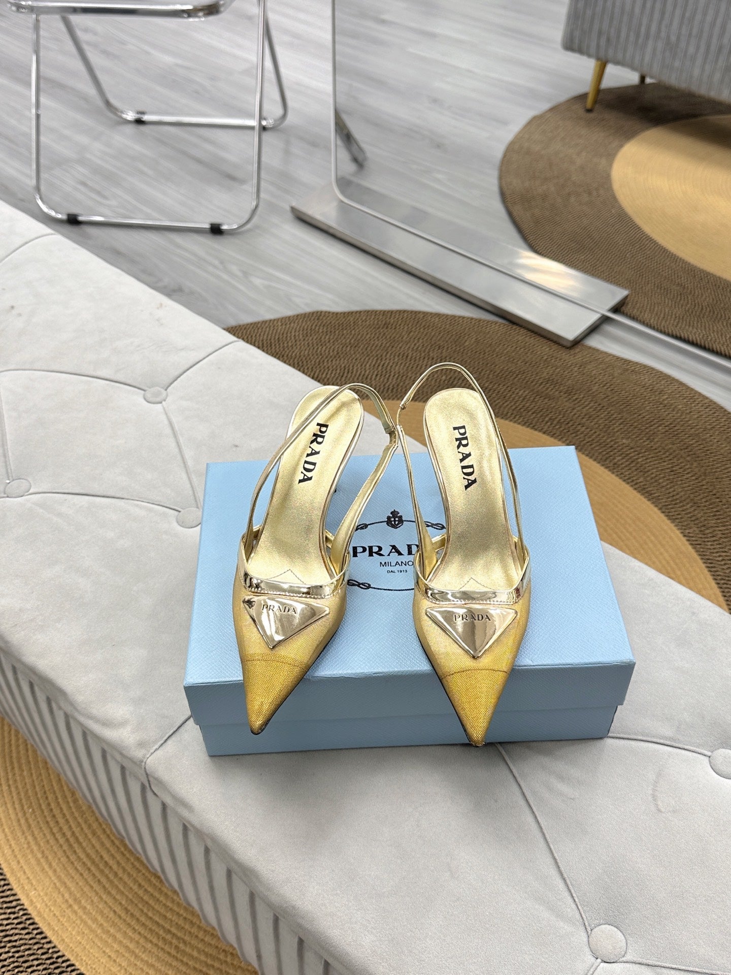 PRADA 25S TRIANGLE LOGO SLINGBACK PUMPS IN GOLD MESH FABRIC - 35