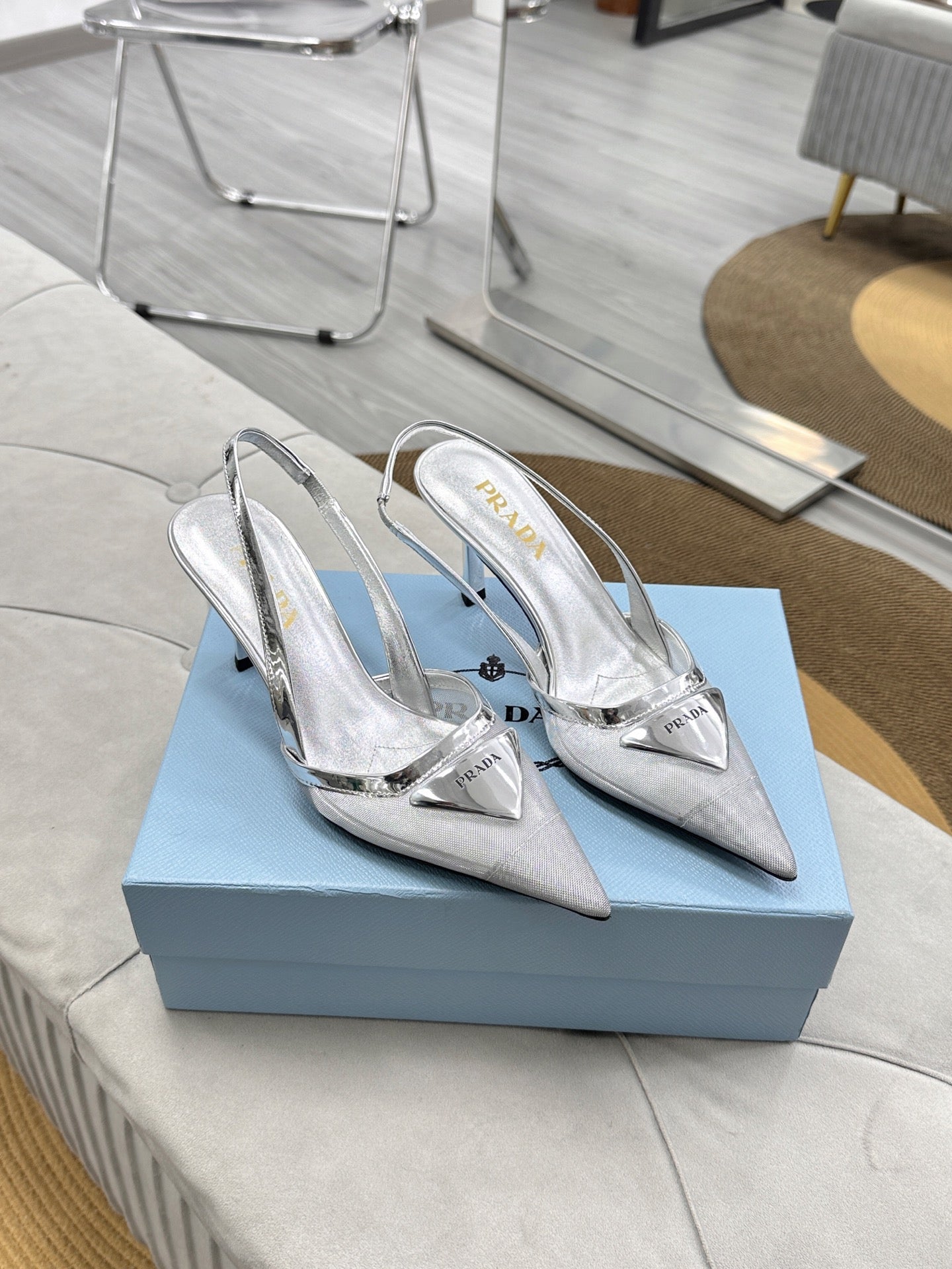 PRADA 25S TRIANGLE LOGO SLINGBACK PUMPS IN SILVER MESH FABRIC - 35