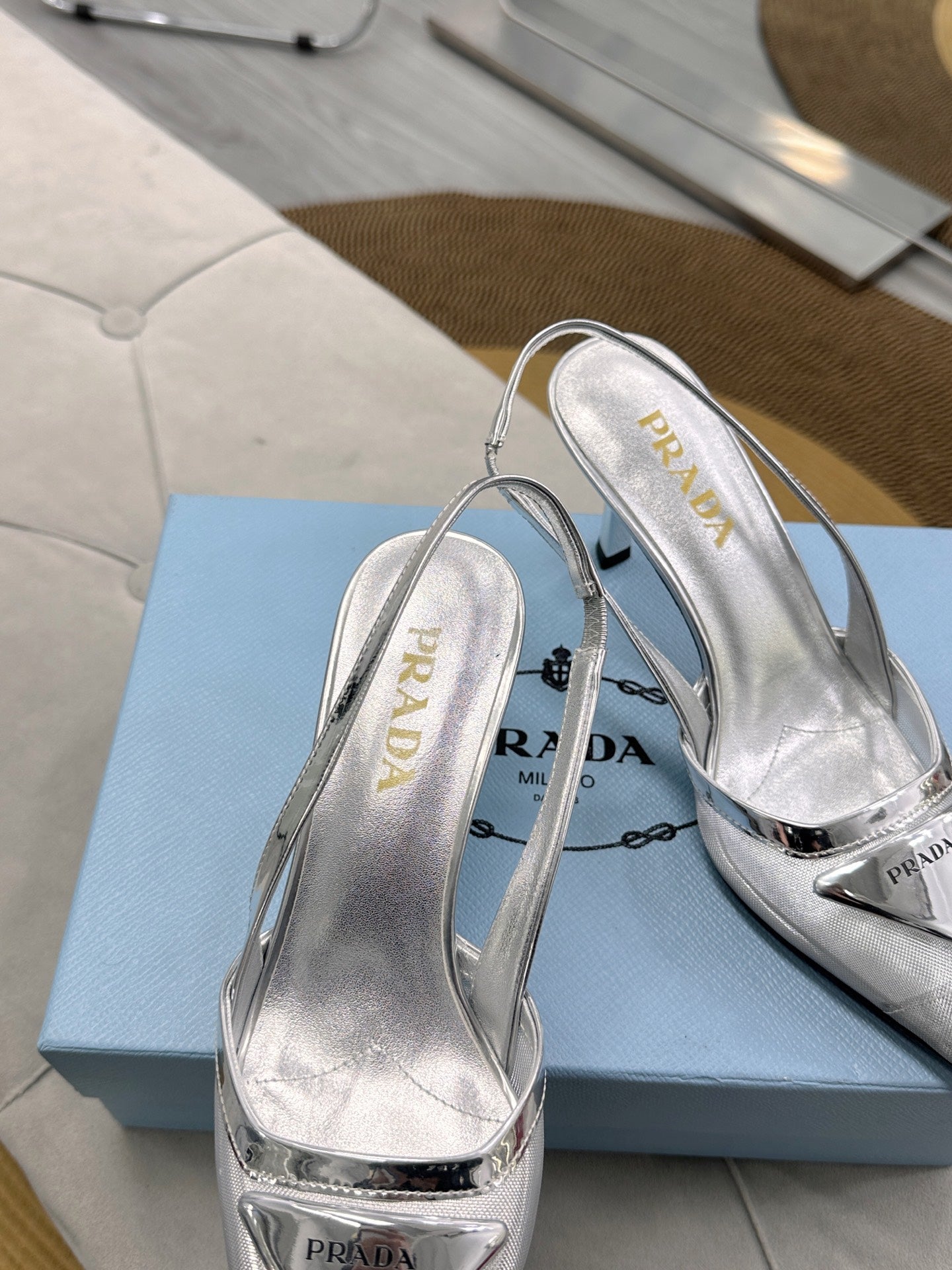 PRADA 25S TRIANGLE LOGO SLINGBACK PUMPS IN SILVER MESH FABRIC - 35