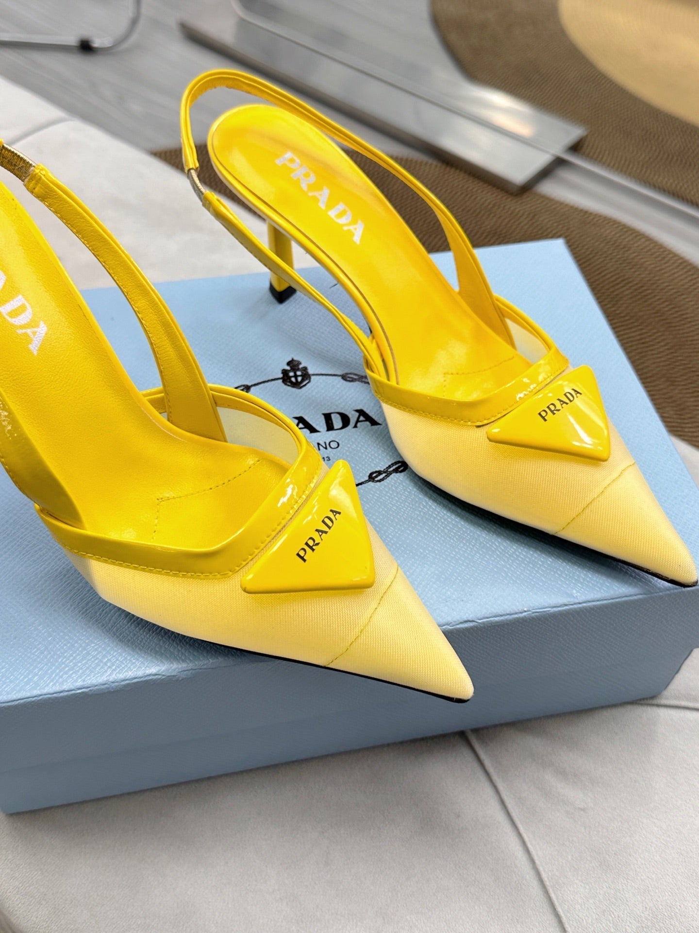 PRADA 25S TRIANGLE LOGO SLINGBACK PUMPS IN YELLOW MESH FABRIC - 35