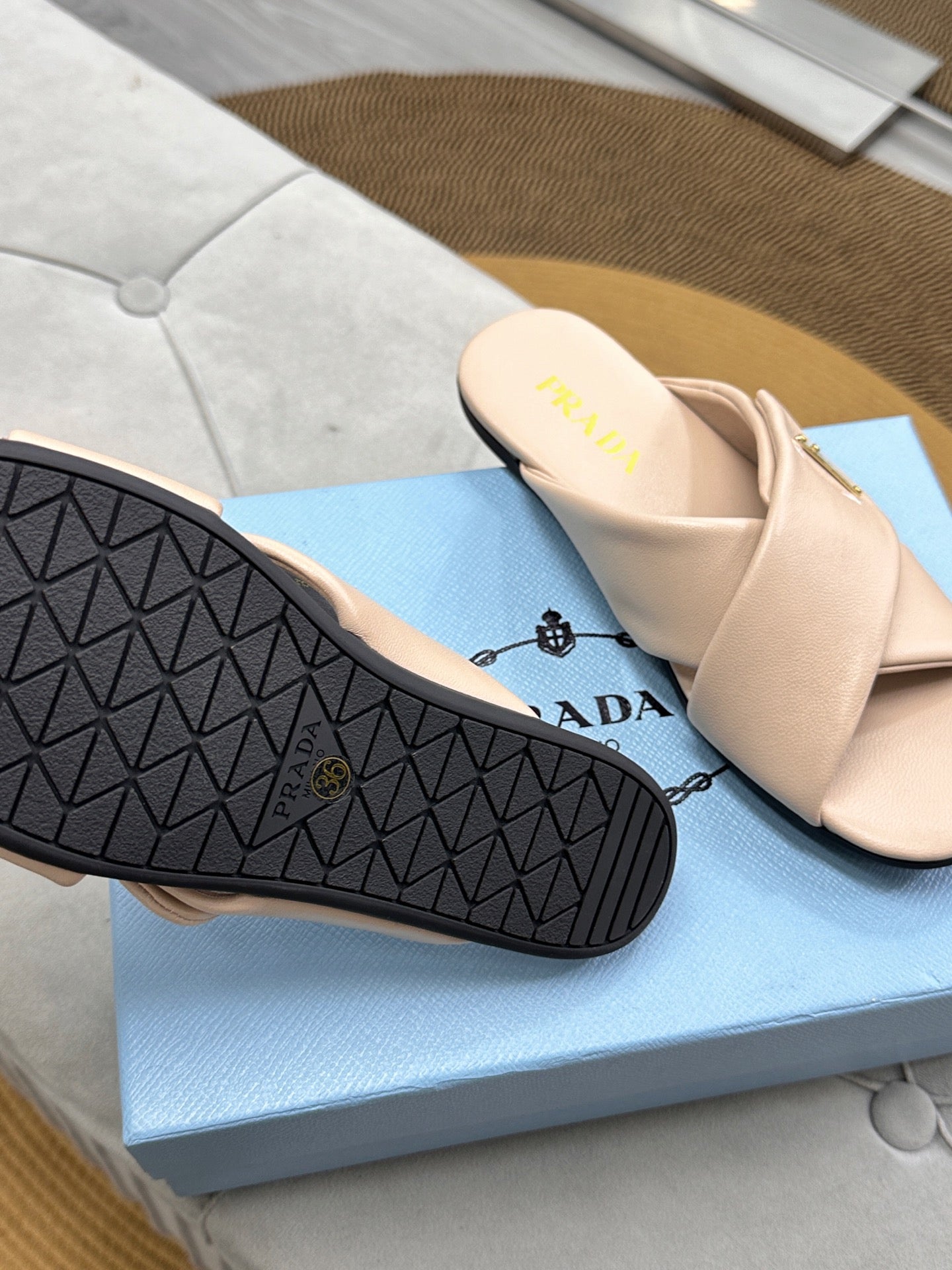 PRADA 25S SLIDE SANDALS IN BEIGE CALFSKIN LOGO - 35